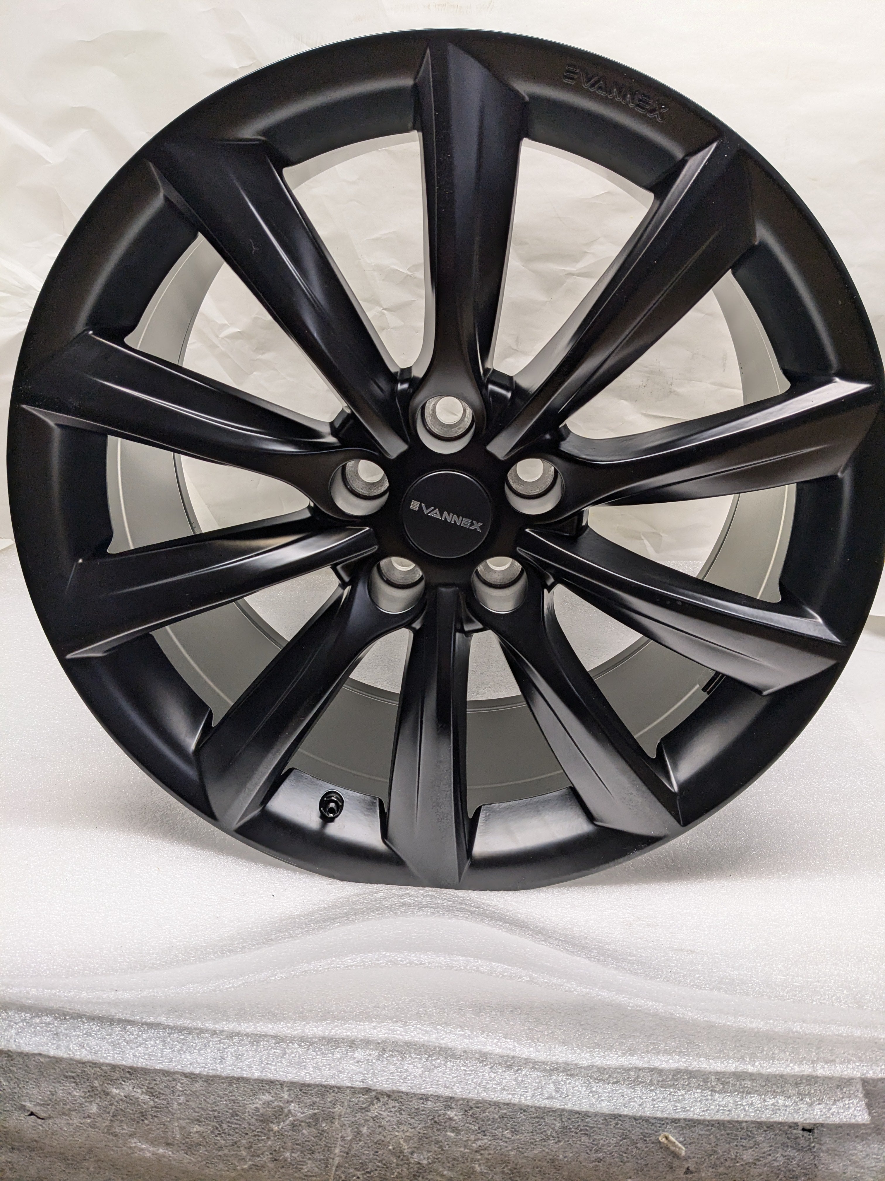 1 EVANNEX WHEEL 19X9.5 ET35 5X115 BP BLACK W/ 2021+SENSOR FOR MODEL 3/Y NEW SR