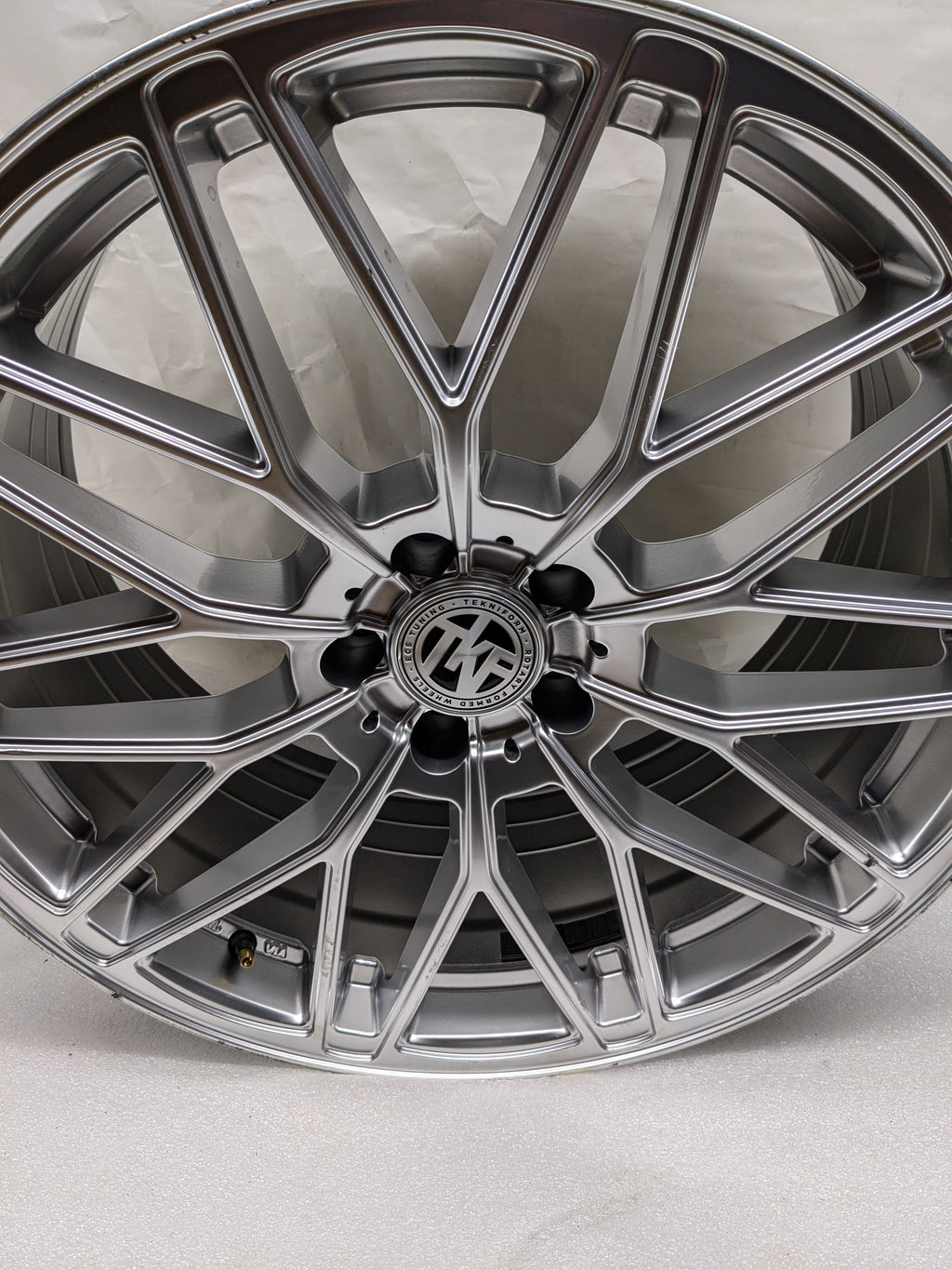 1 TEKNIFORM WHEEL 20X9 ET30 5X112 BP SILVER 006-12SD USED