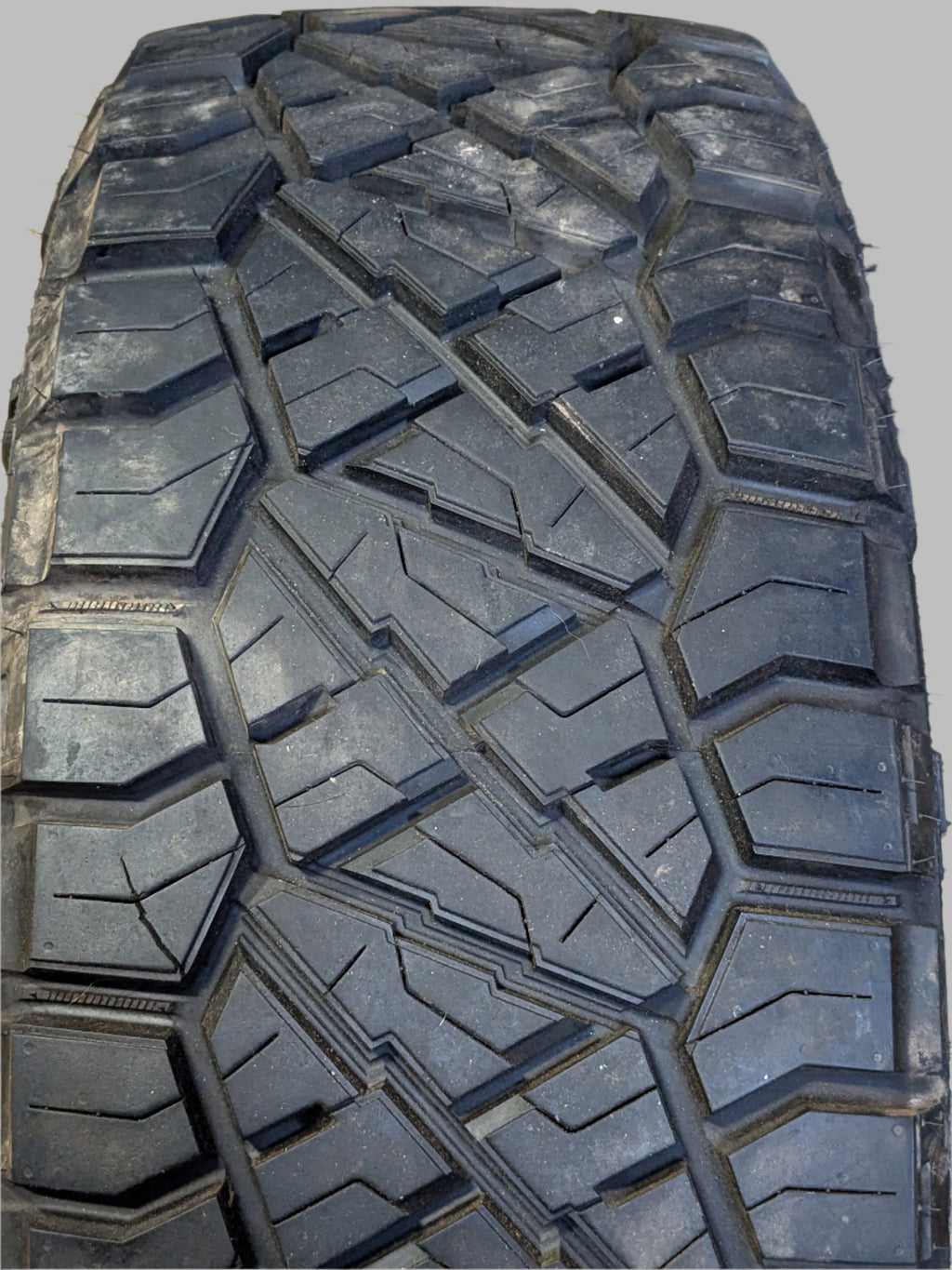 USED 14/32" NITTO RIDGE GRAPPLER LT 285 60 20 122Q 10 PLY ALL TERRAIN TIRE 217400