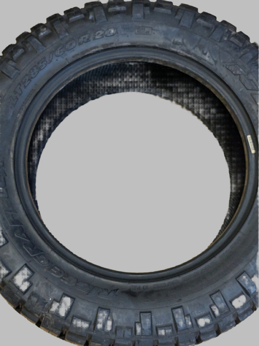 USED 14/32" NITTO RIDGE GRAPPLER LT 285 60 20 122Q 10 PLY ALL TERRAIN TIRE 217400