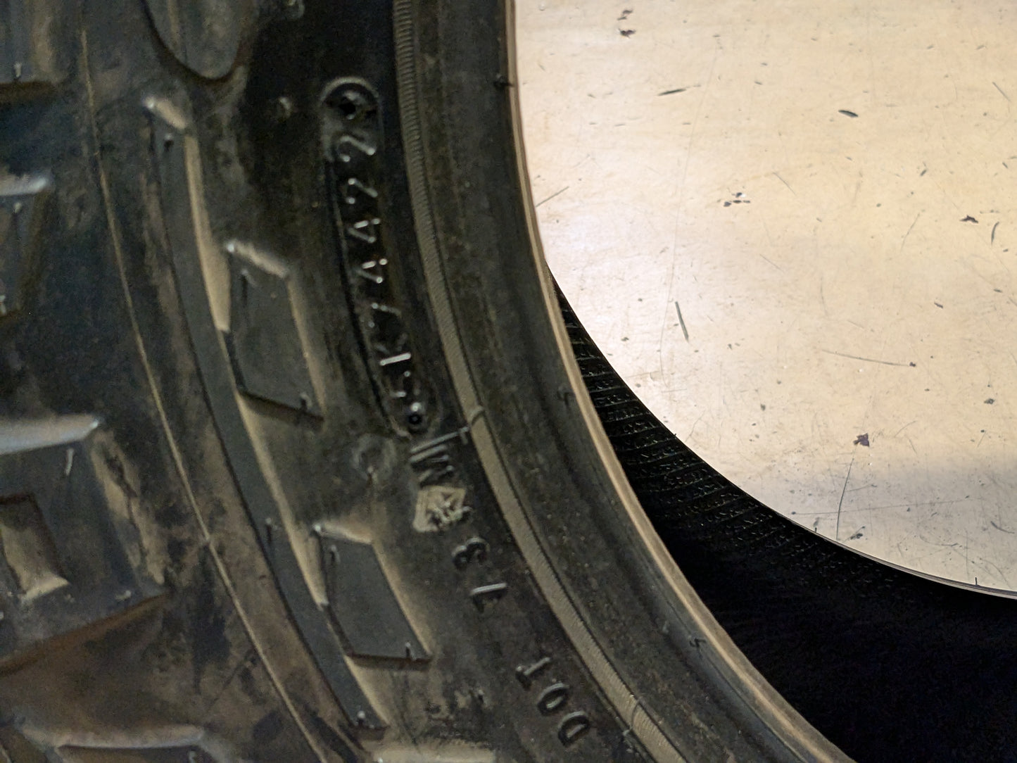 USED 14/32" NITTO RIDGE GRAPPLER LT 285 60 20 122Q 10 PLY ALL TERRAIN TIRE 217400