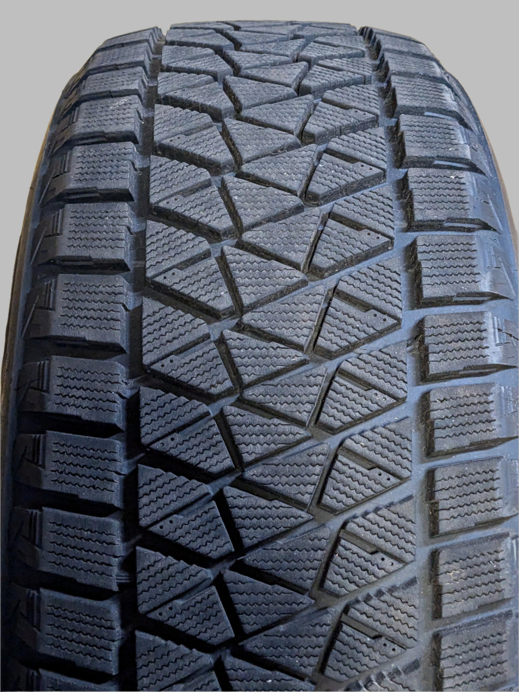 2 BRIDGESTONE BLIZZAK DM-V2 275 55 20 117T WINTER TIRE STUDLESS 015845