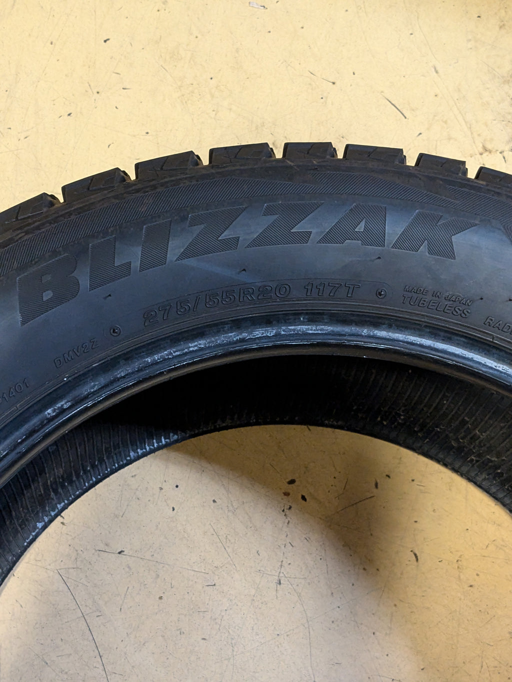 2 BRIDGESTONE BLIZZAK DM-V2 275 55 20 117T WINTER TIRE STUDLESS 015845