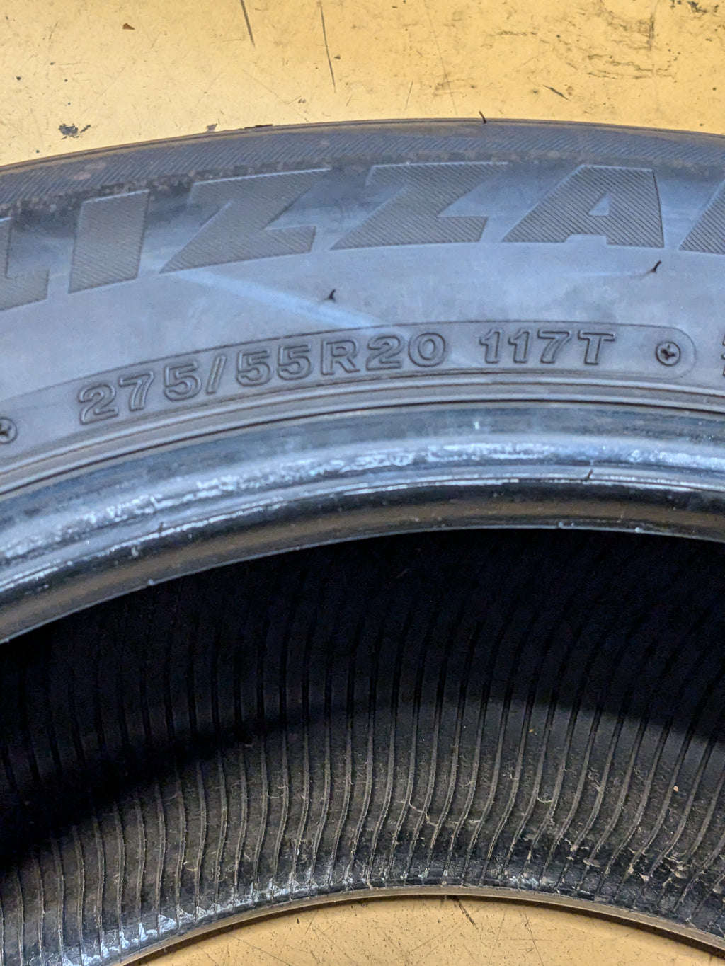 2 BRIDGESTONE BLIZZAK DM-V2 275 55 20 117T WINTER TIRE STUDLESS 015845