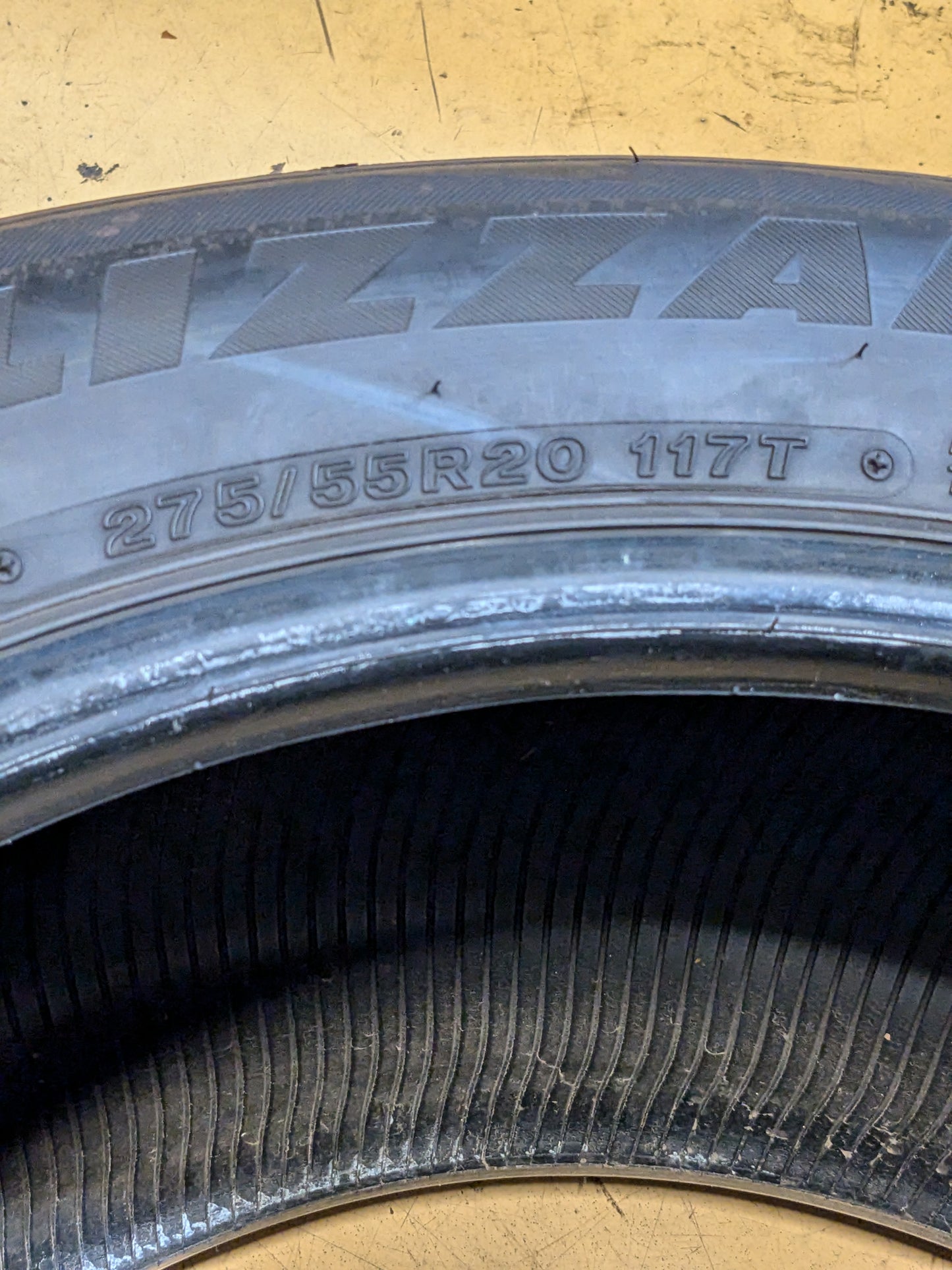 2 BRIDGESTONE BLIZZAK DM-V2 275 55 20 117T WINTER TIRE STUDLESS 015845