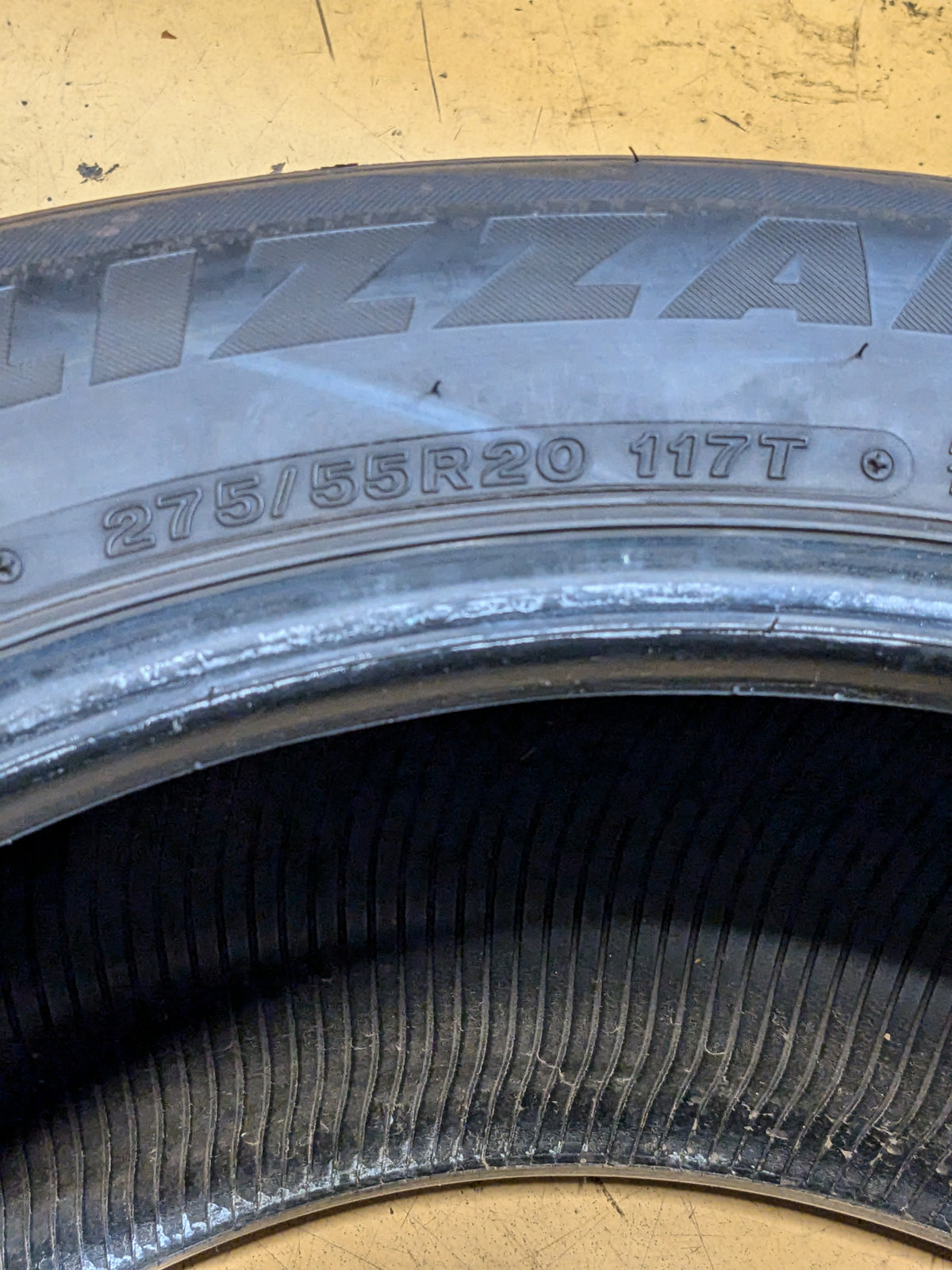 2 BRIDGESTONE BLIZZAK DM-V2 275 55 20 117T WINTER TIRE STUDLESS 015845