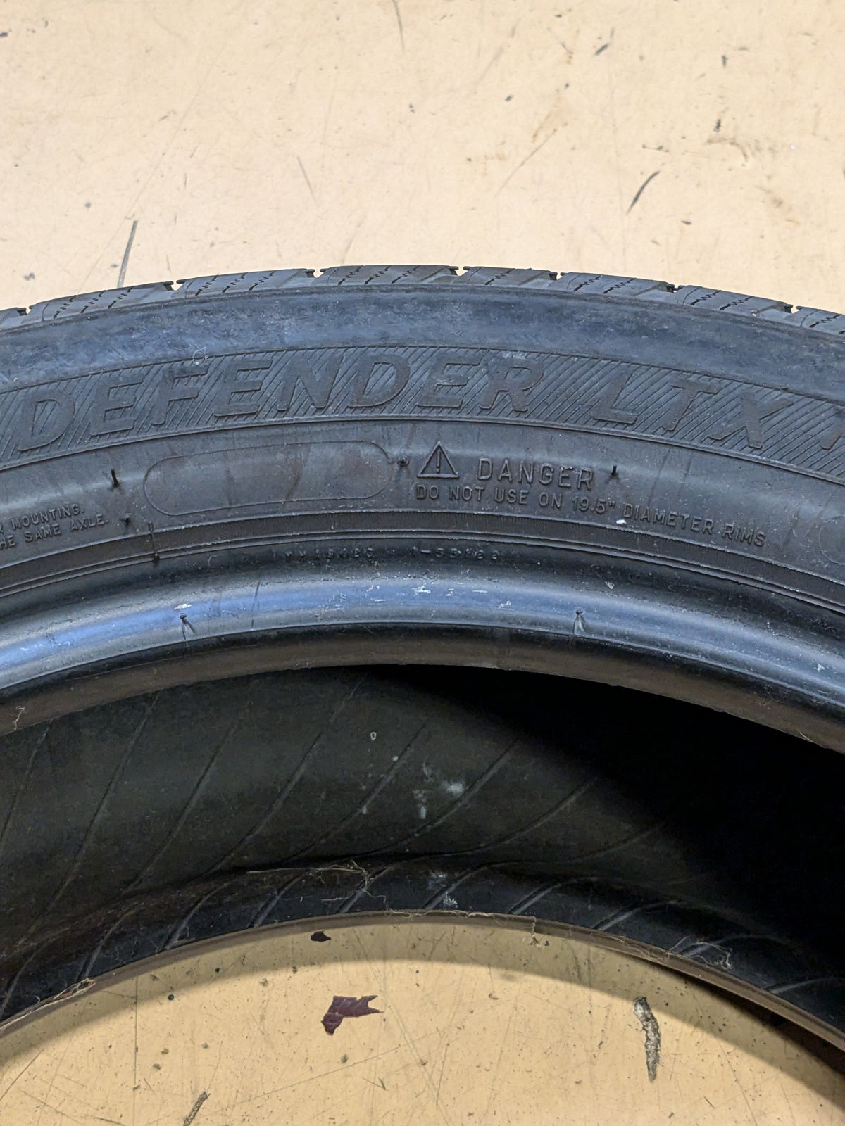 USED MICHELIN DEFENDER LTX M/S BSW 235 55 19 105H ALL SEASON TIRE 77364