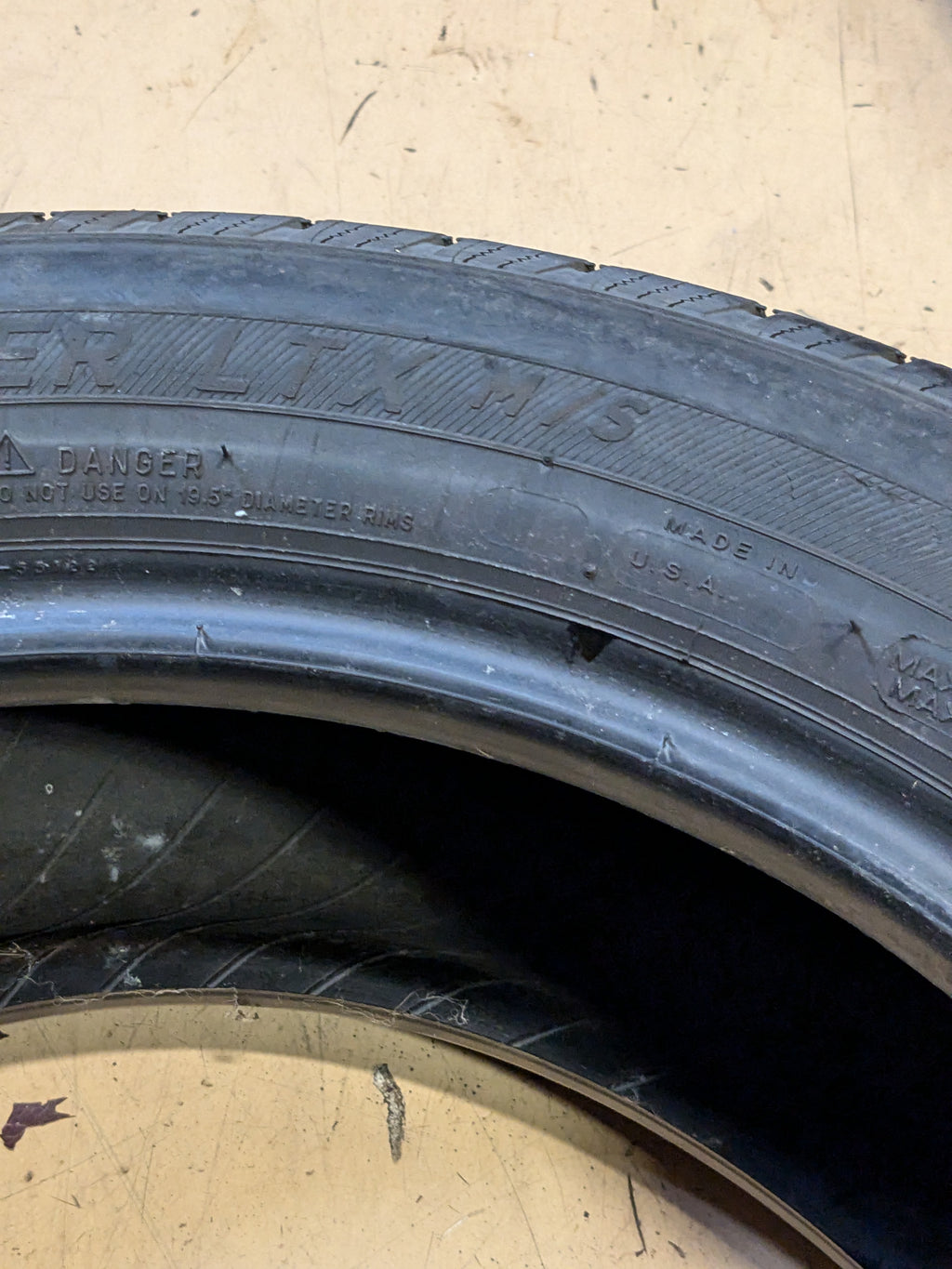 USED MICHELIN DEFENDER LTX M/S BSW 235 55 19 105H ALL SEASON TIRE 77364