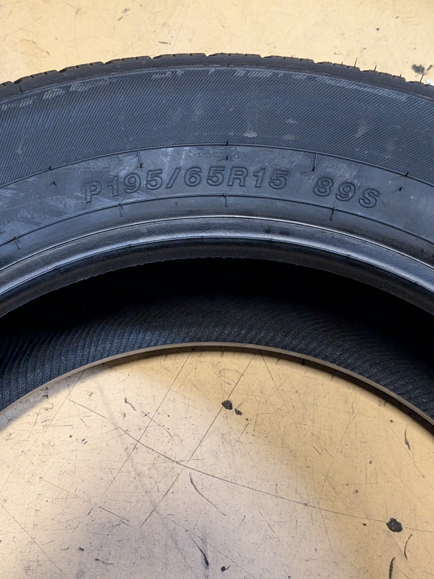 4 YOKOHAMA AVID TOURING S 195 65 15 89S ALL SEASON TIRE 110131808
