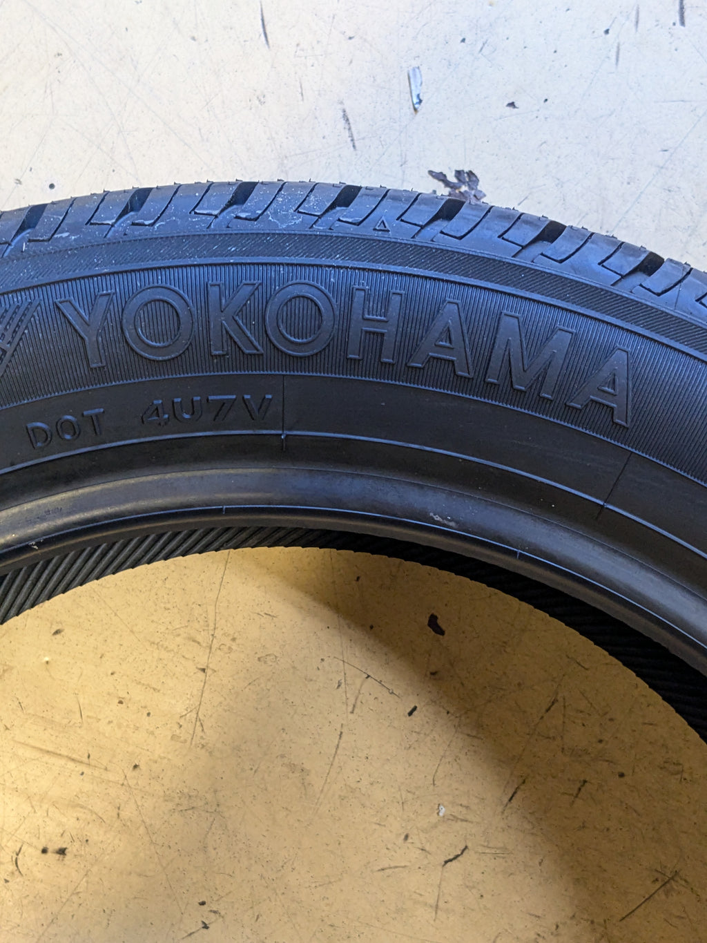 YOKOHAMA AVID ASCEND GT 185 55 16 83H ALL SEASON TIRES 110132708