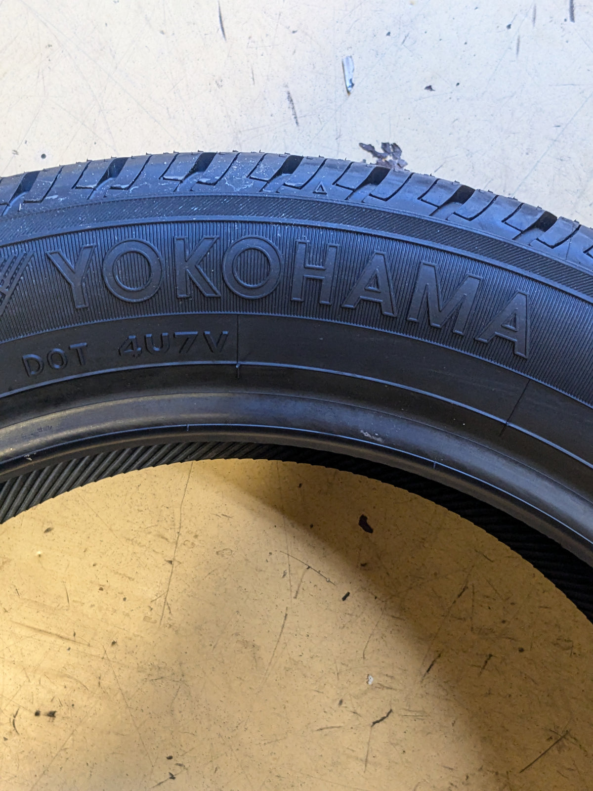 YOKOHAMA AVID ASCEND GT 185 55 16 83H ALL SEASON TIRES 110132708