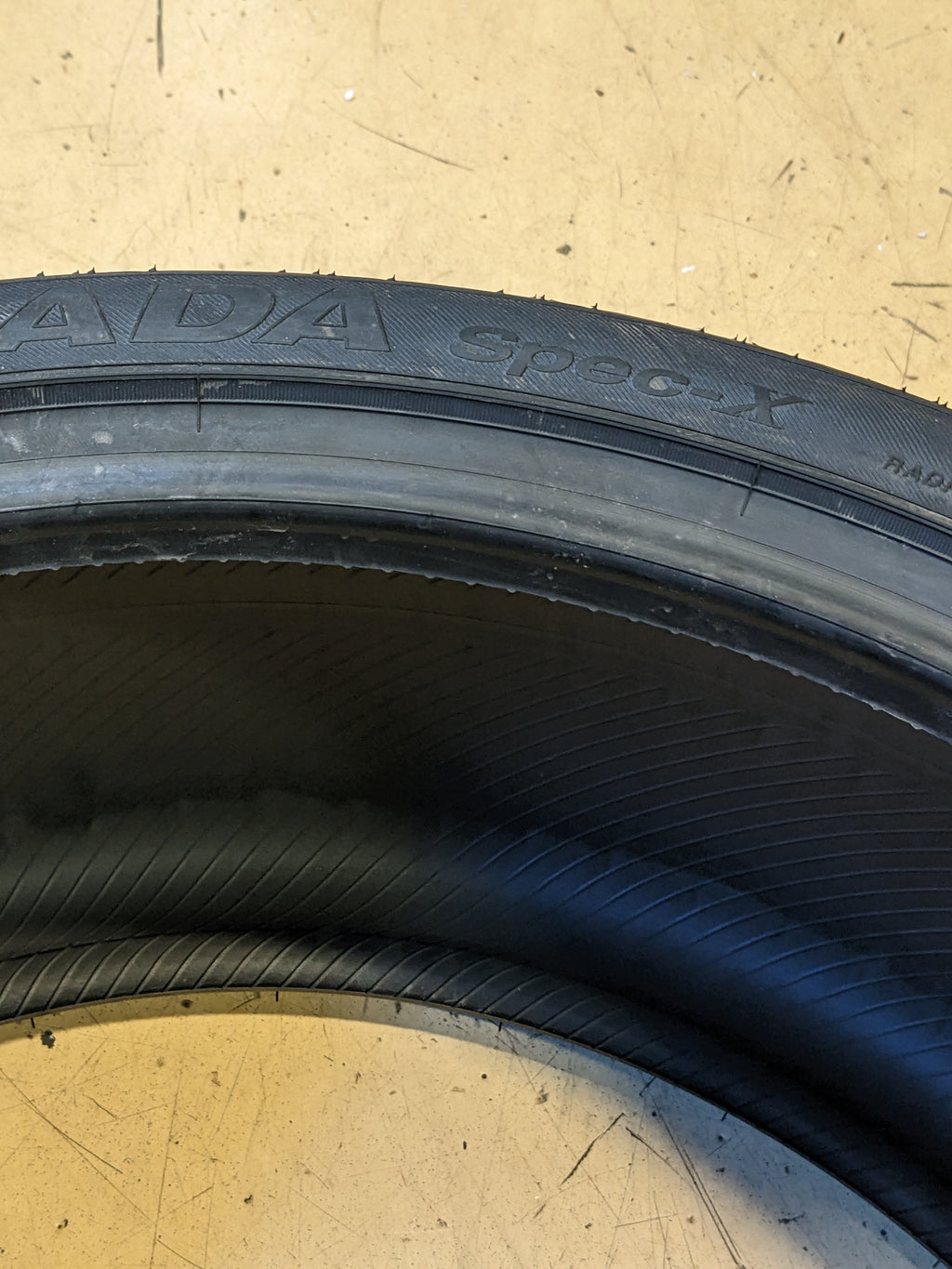 YOKOHAMA PARADA SPEC-X 265 35 22 102V ALL SEASON 110100218