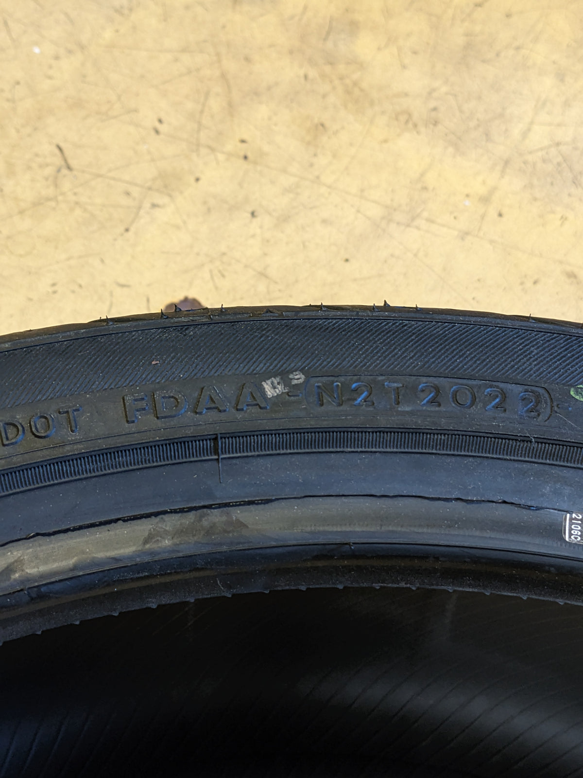 YOKOHAMA PARADA SPEC-X 265 35 22 102V ALL SEASON 110100218
