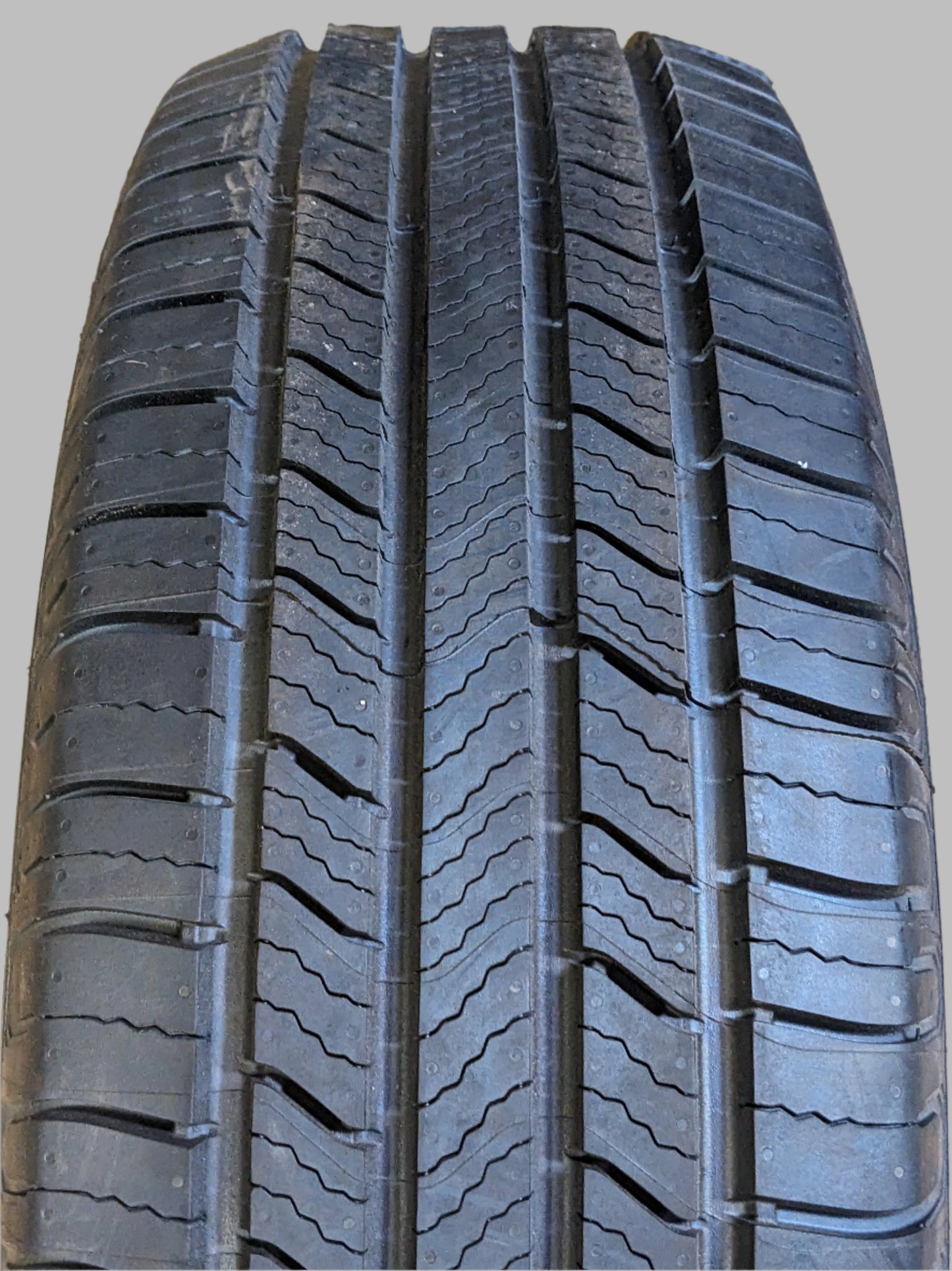 4 MICHELIN DEFENDER 2 235 65 17 104H ALL SEASON TIRE 08758