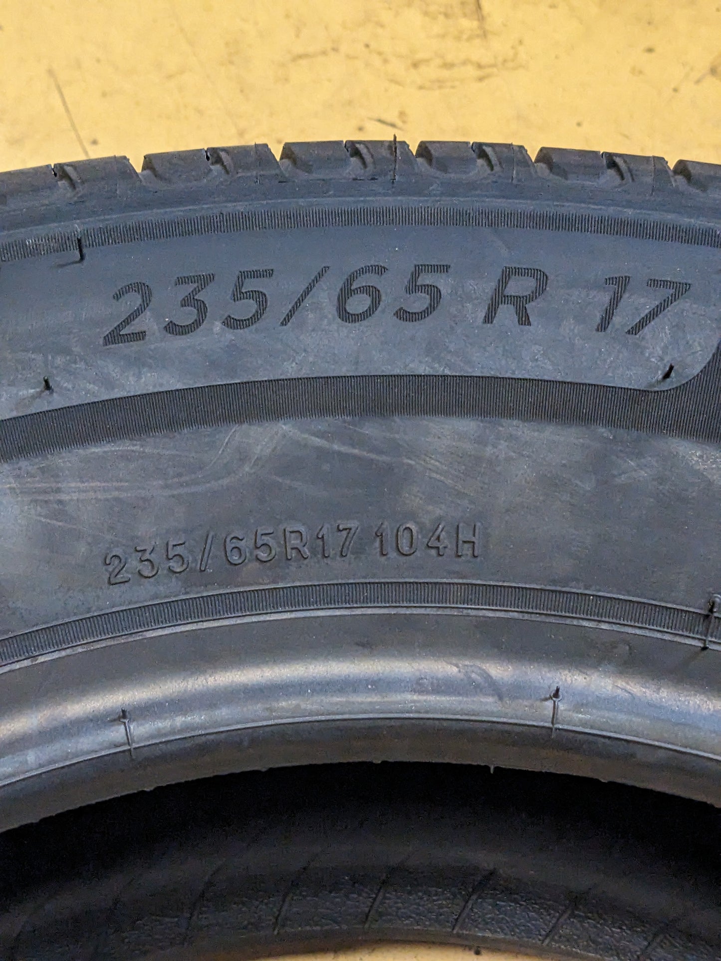 4 MICHELIN DEFENDER 2 235 65 17 104H ALL SEASON TIRE 08758