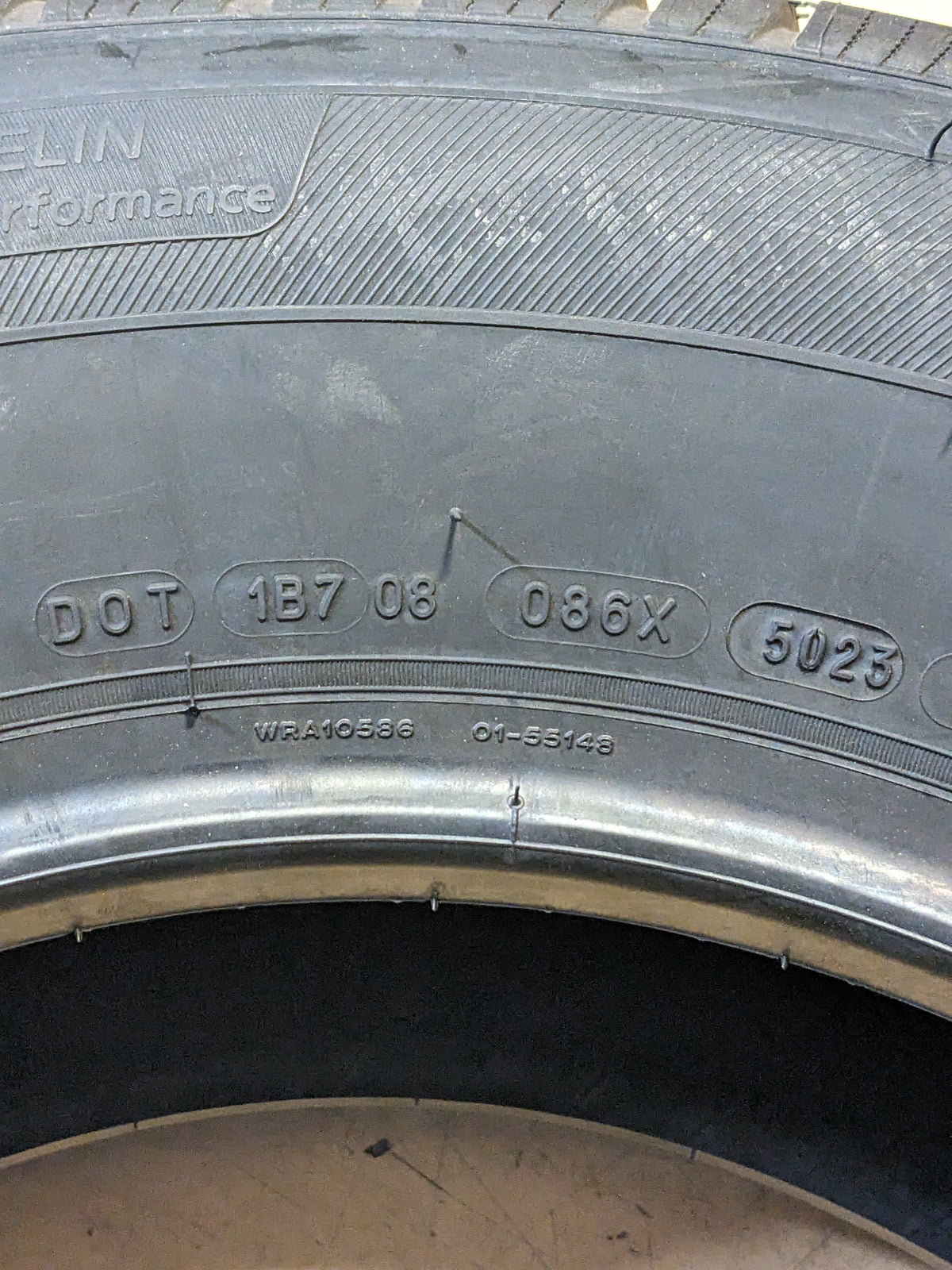 MICHELIN DEFENDER LTX M/S 255 70 17 112T ALL SEASON TIRE 1832