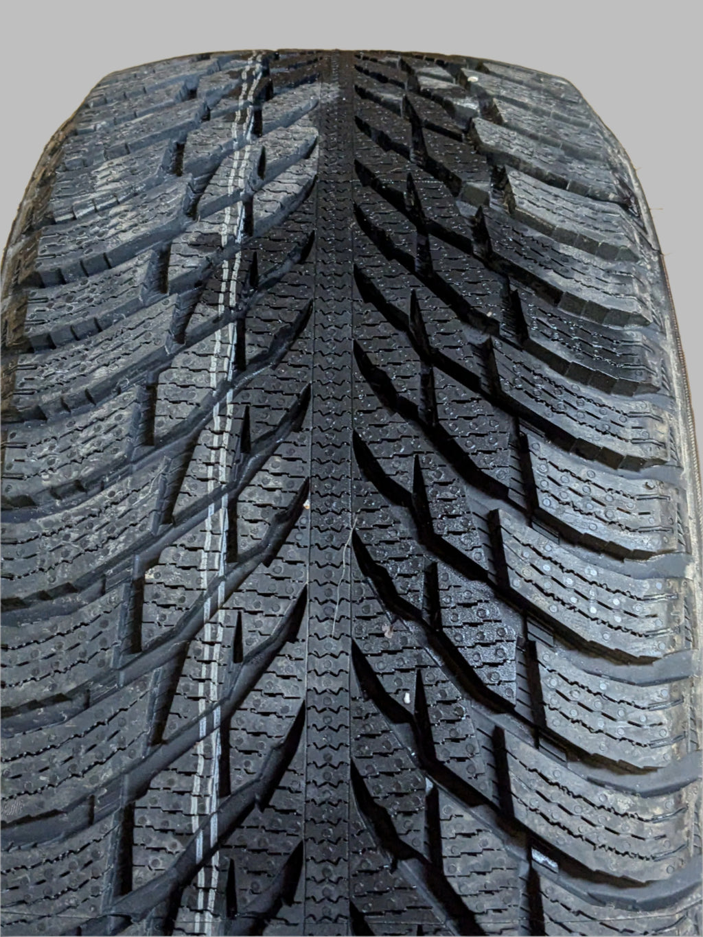 NOKIAN HAKKAPELIITTA R3 (STUDLESS) 245 55 17 106R WINTER TIRE T432002