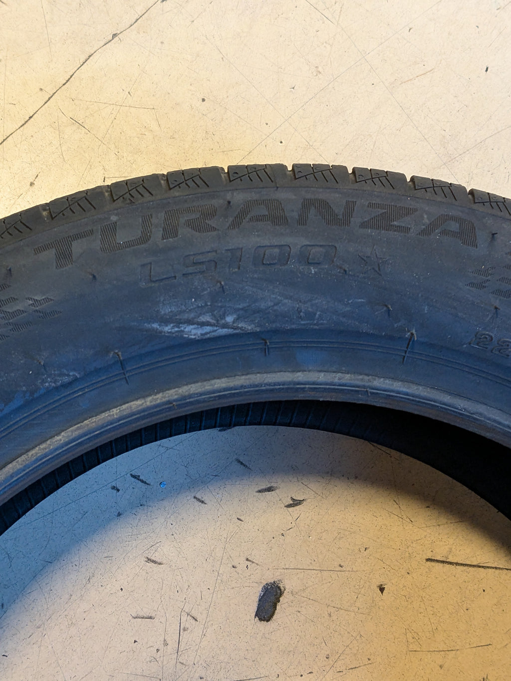 BRIDGESTONE TURANZA LS100 225 55 18 102h ALL SEASON TIRE 014393