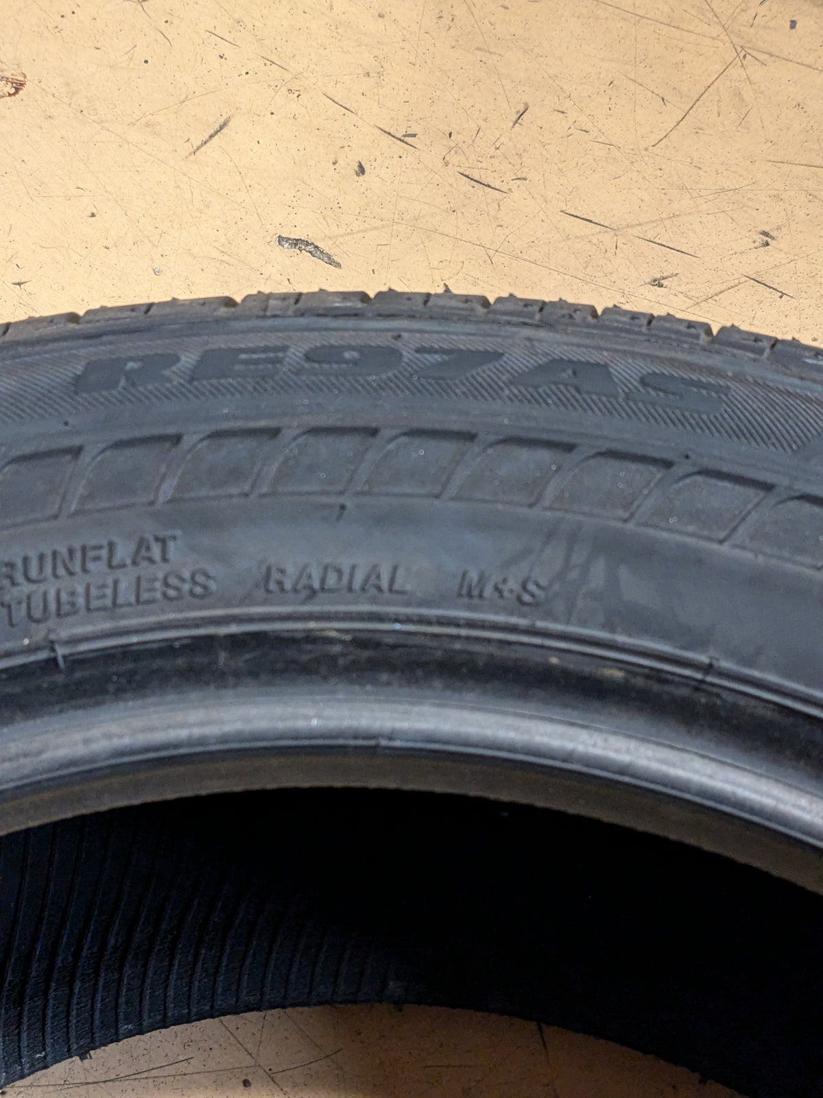 USED DTO 10/32" BRIDGESTONE POTENZA RE97AS RFT 225 55 17 95V TIRE 000236