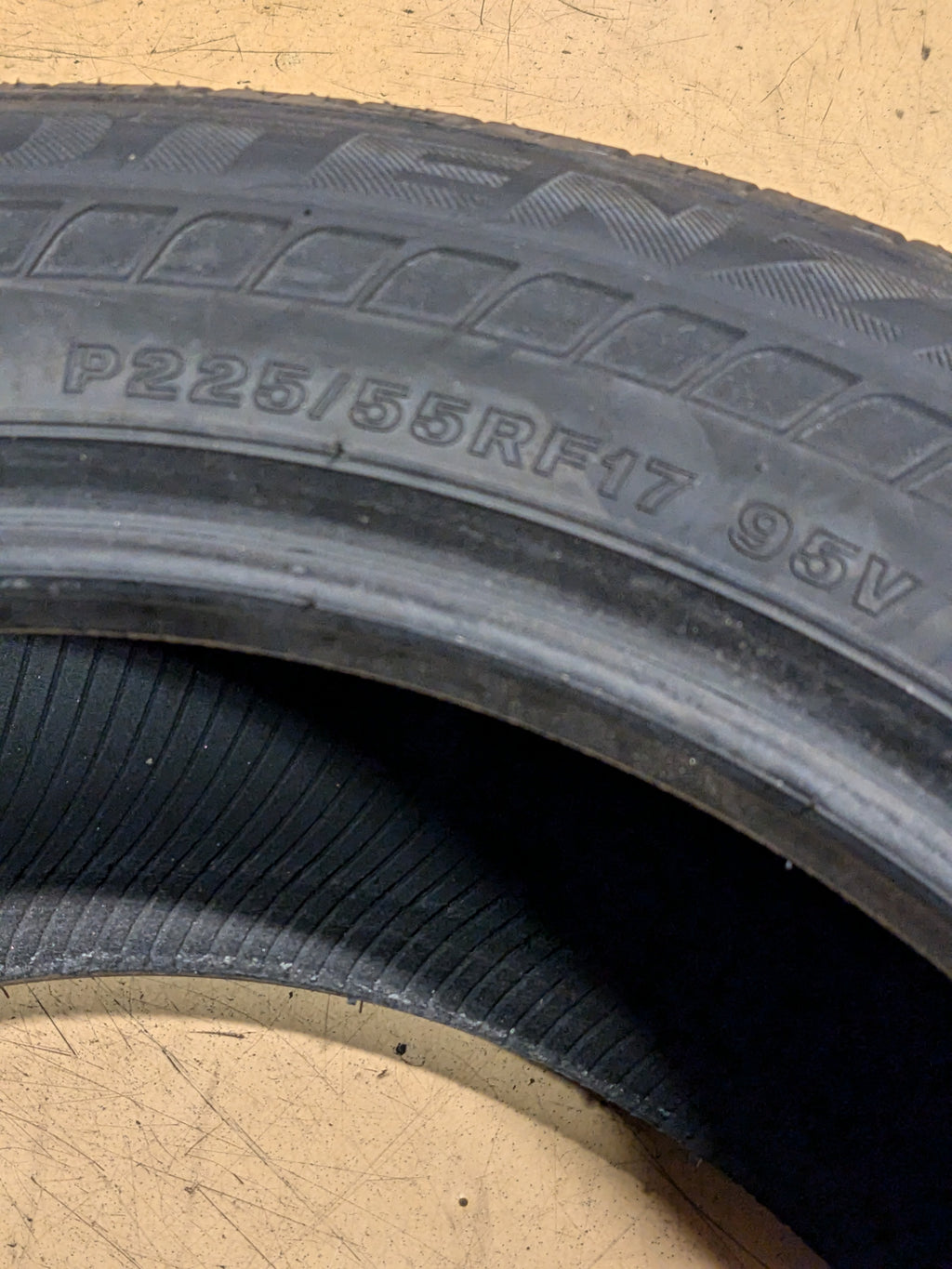 USED DTO 10/32" BRIDGESTONE POTENZA RE97AS RFT 225 55 17 95V TIRE 000236