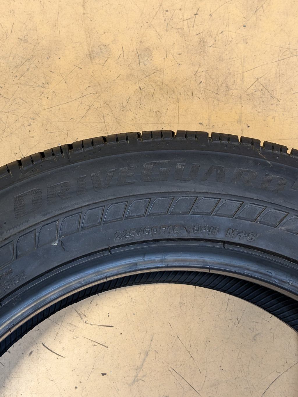 BRIDGESTONE DRIVEGUARD PLUS 225 60 18 104H PASSENGER TOURING TIRE 008088