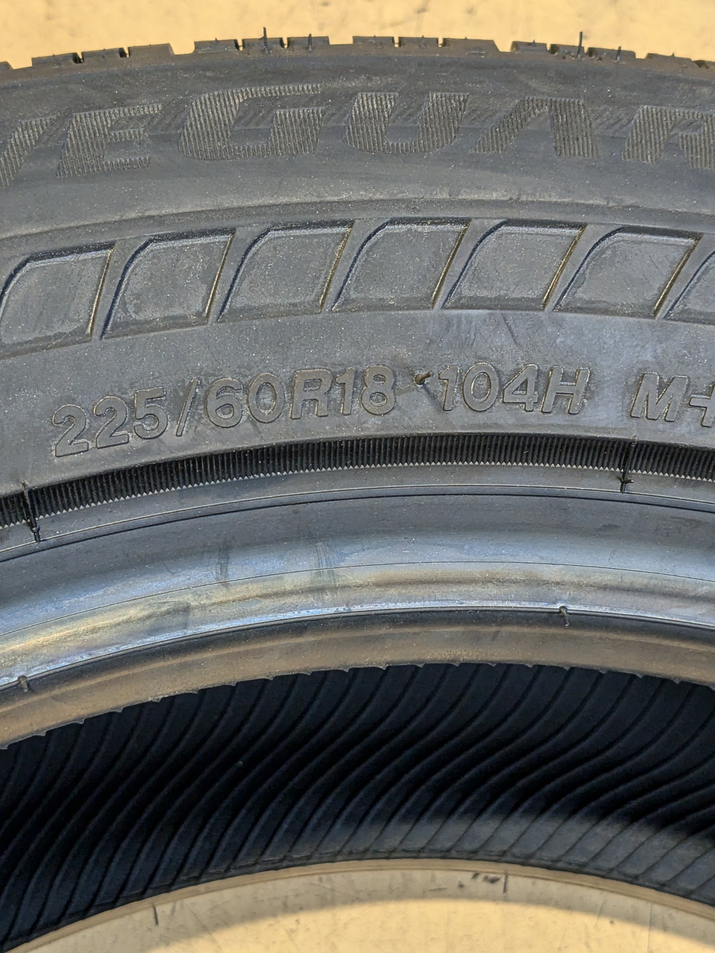 BRIDGESTONE DRIVEGUARD PLUS 225 60 18 104H PASSENGER TOURING TIRE 008088
