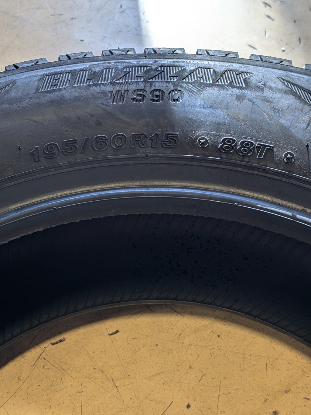BRIDGESTONE BLIZZAK WS90 195 60 15 88T WINTER TIRE 001168