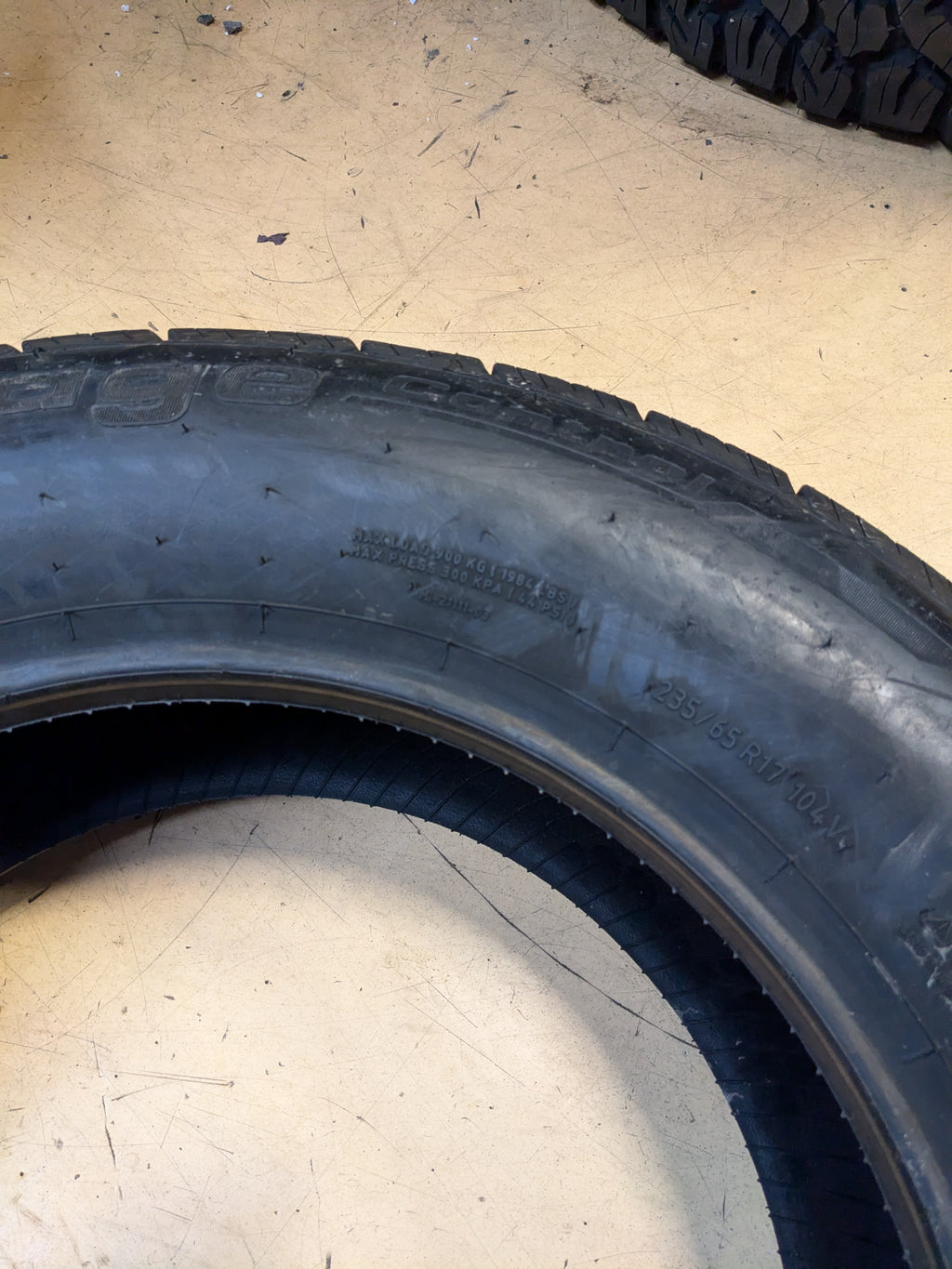 BFGOODRICH ADVANTAGE CONTROL BSW P 235 65 17 104V HIGHWAY TERRAIN TIRE 03632