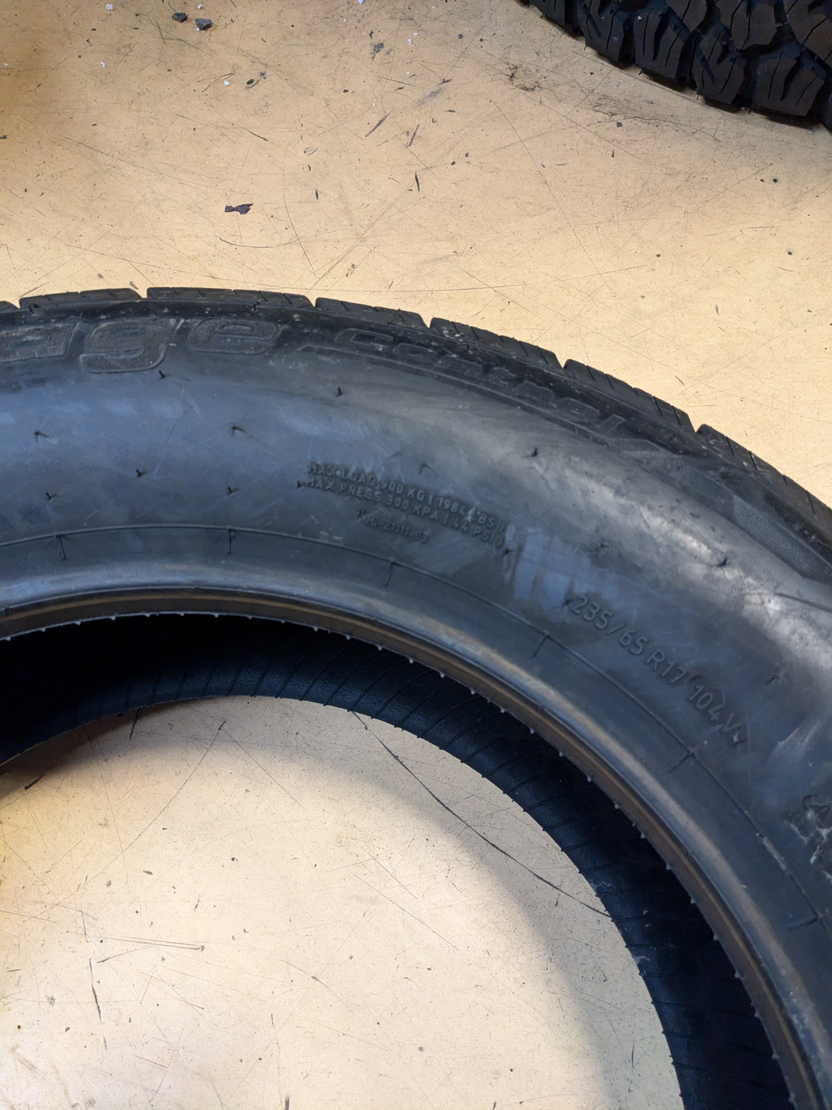BFGOODRICH ADVANTAGE CONTROL BSW P 235 65 17 104V HIGHWAY TERRAIN TIRE 03632