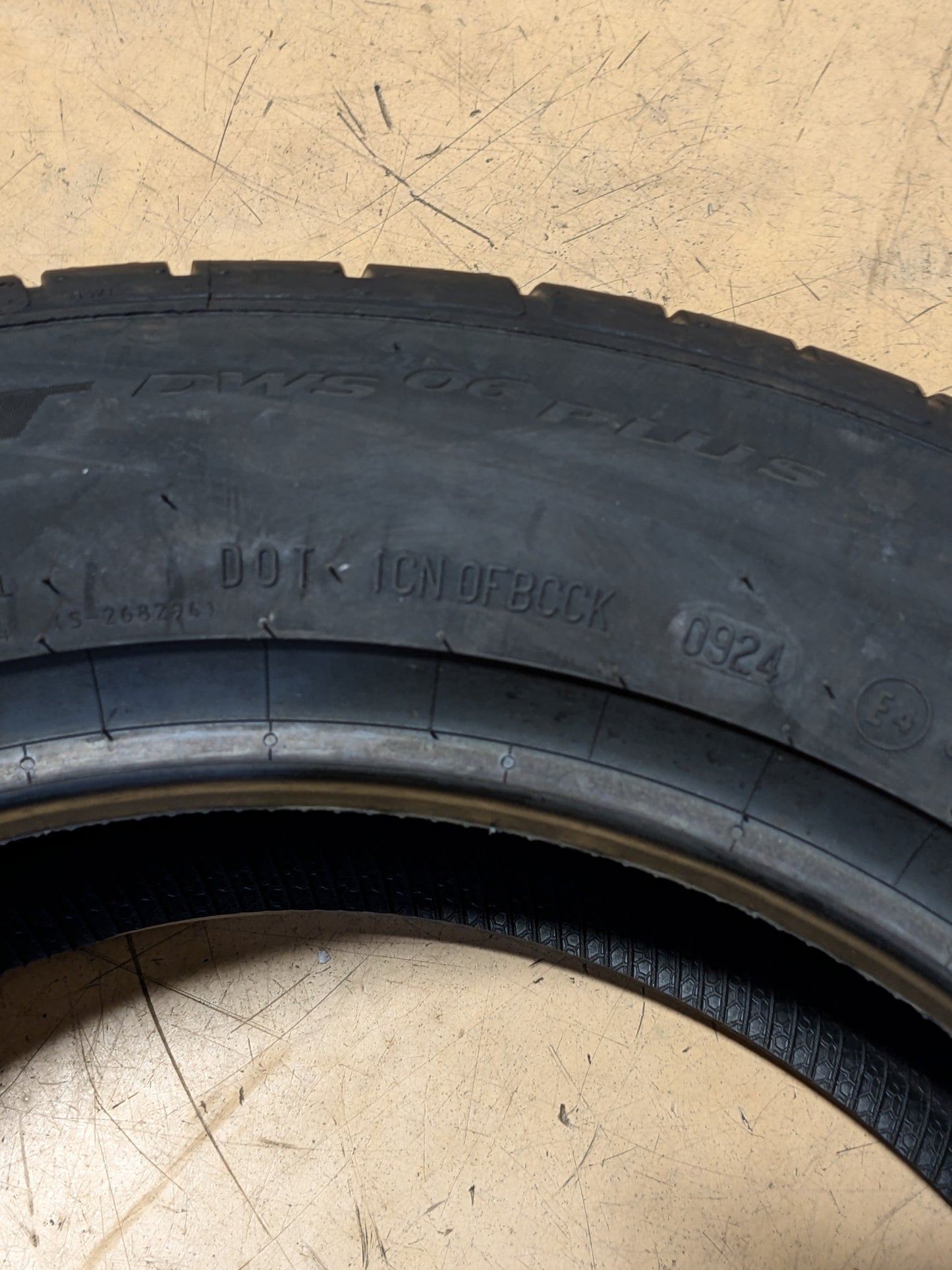 CONTINENTAL EXTREMECONTACT DWS06 PLUS P 215 55 17 94W UHP TIRE 15572720000