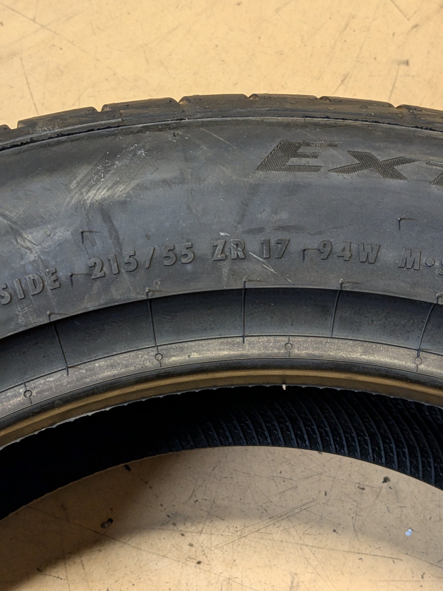 CONTINENTAL EXTREMECONTACT DWS06 PLUS P 215 55 17 94W UHP TIRE 15572720000