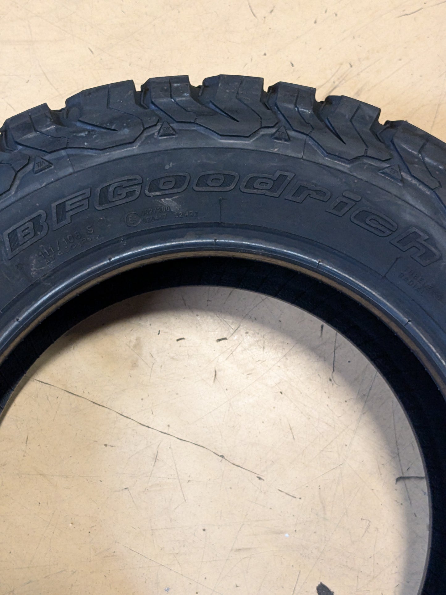 BF GOODRICH ALL TERRAIN T/A KO2 RWL LT 245 65 17 111/108S LRE 8PLY TIRE 52433