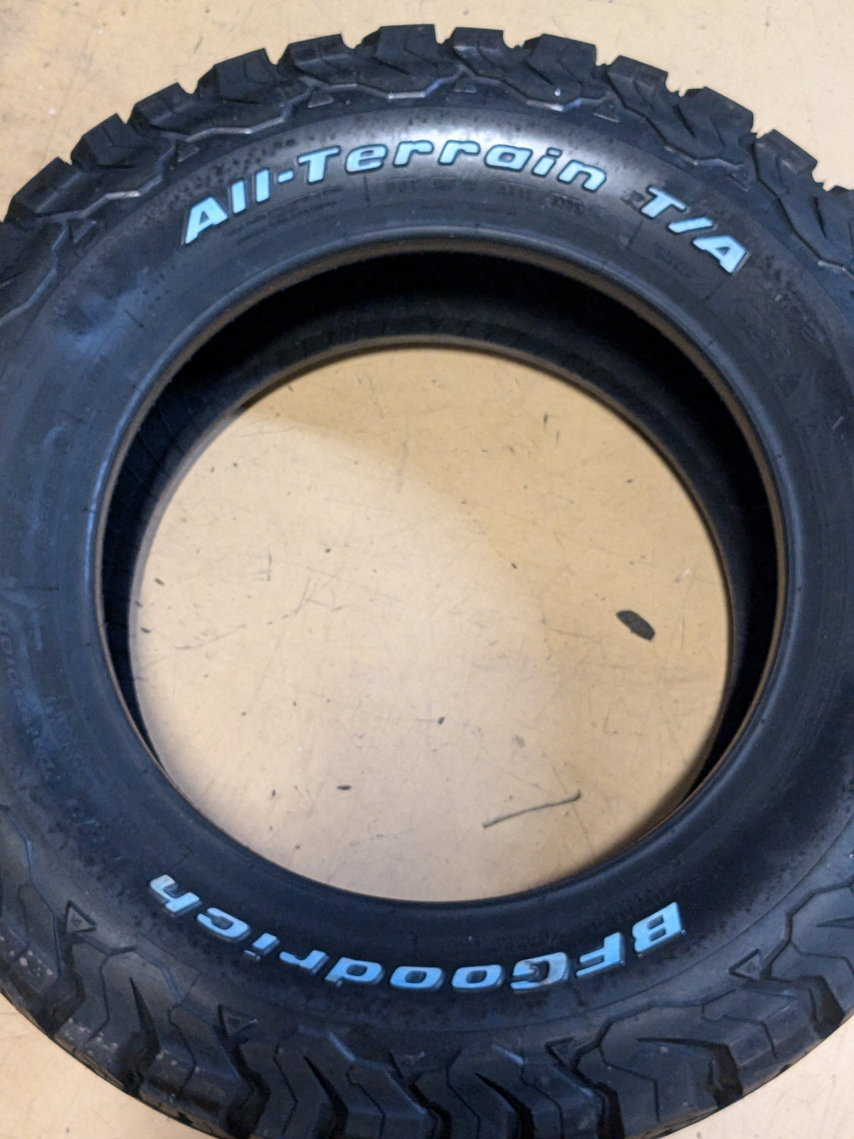BF GOODRICH ALL TERRAIN T/A KO2 RWL LT 245 65 17 111/108S LRE 8PLY TIRE 52433