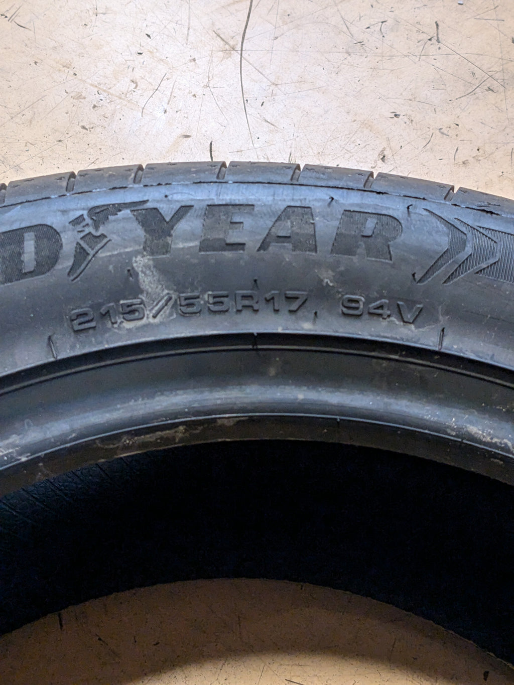 2 GOODYEAR ASSURANCE TRIPLEMAX 2 215 55 17 94V ALL SEASON TIRE 545018
