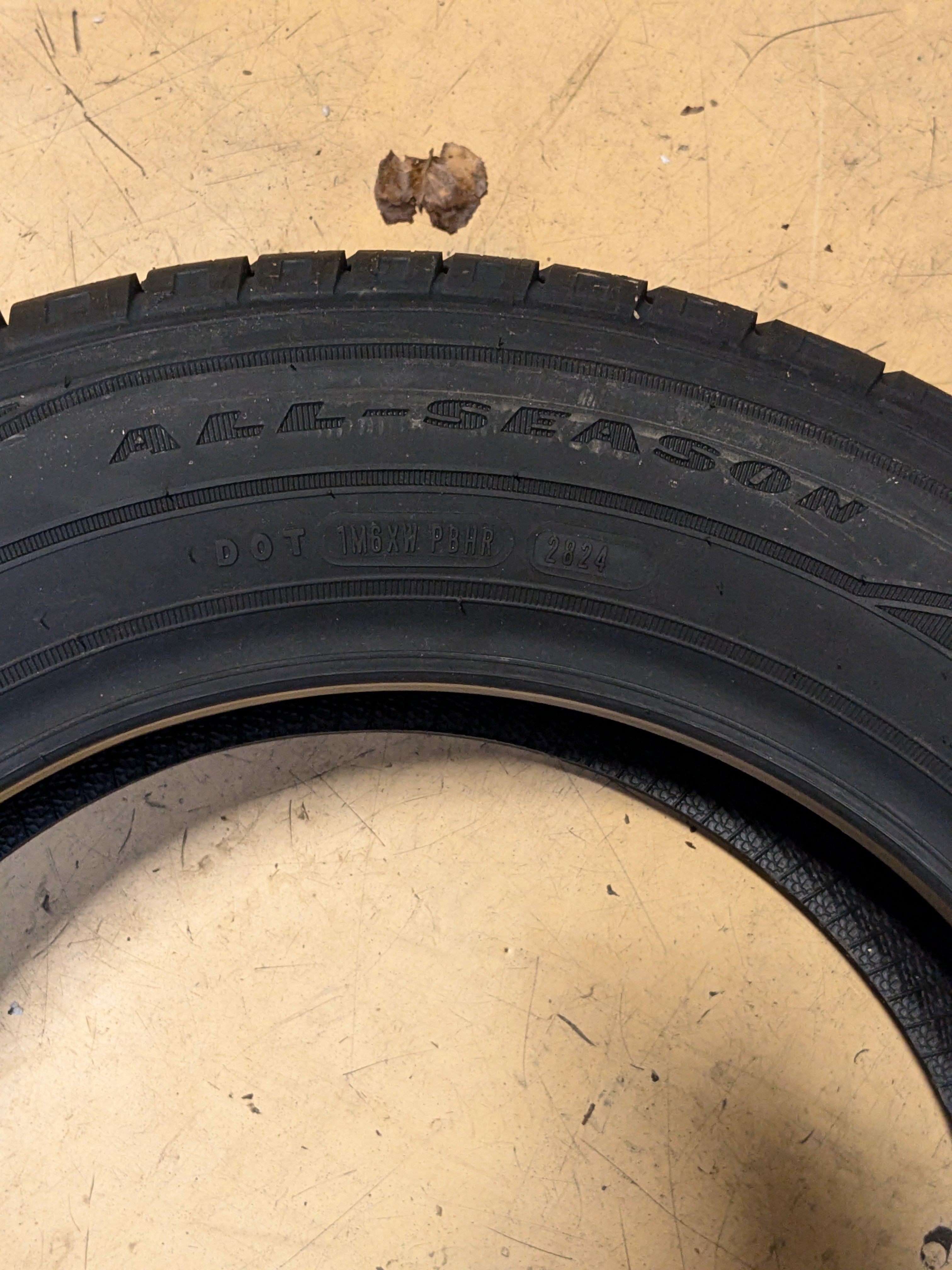 GOODYEAR ASSURANCE A/S P 205 60 16 92T SLALL SEASON TIRES 407212374