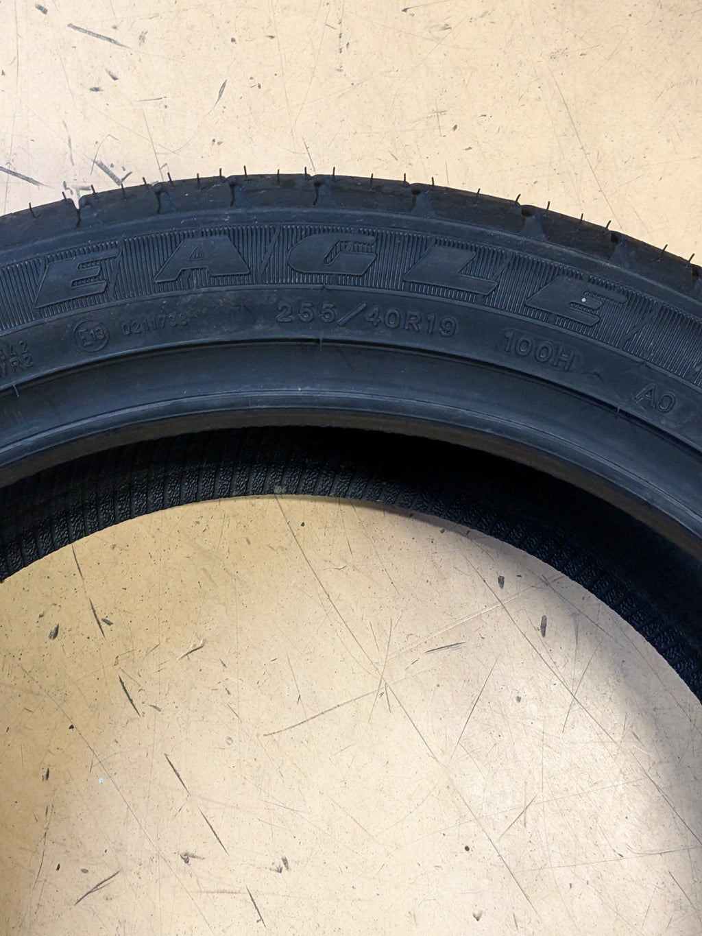OLD STOCK GOODYEAR EAGLE LS2 255 40 19 100H ALL SEASON TIRE 706195308