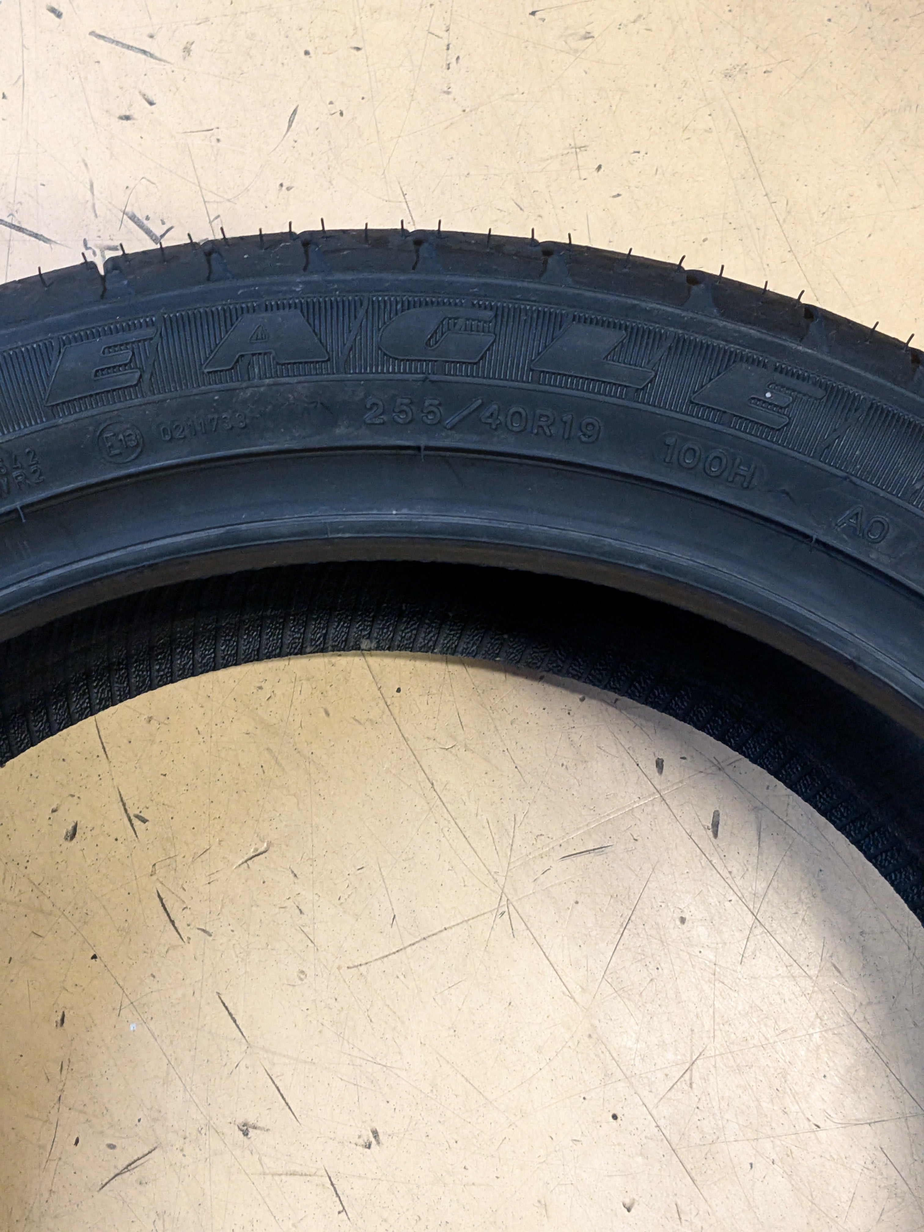 OLD STOCK GOODYEAR EAGLE LS2 255 40 19 100H ALL SEASON TIRE 706195308