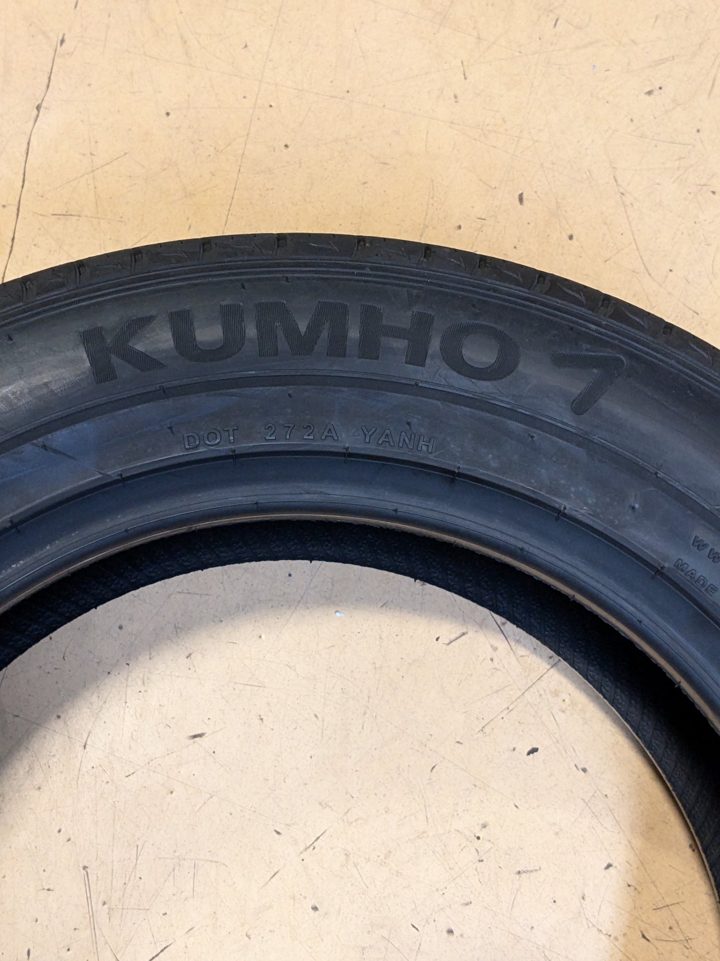 KUMHO CRUGEN PREMIUM KL33 225 60 17 99H 2172063 ALL SEASON TIRE