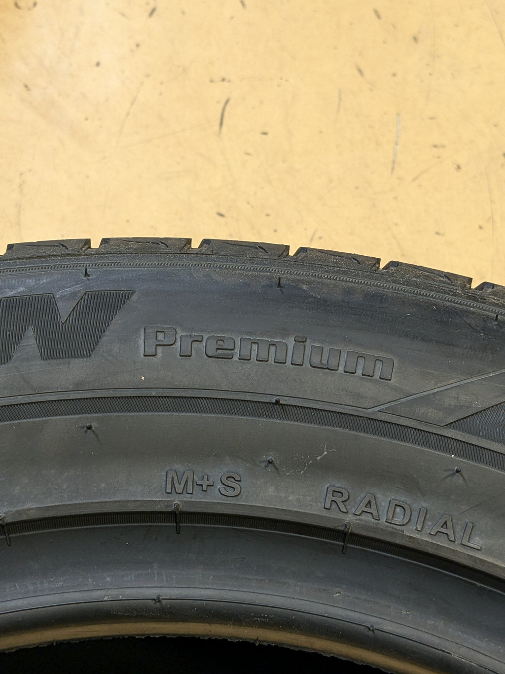 KUMHO CRUGEN PREMIUM KL33 225 60 17 99H 2172063 ALL SEASON TIRE