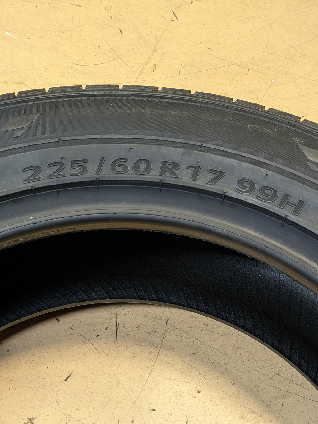 KUMHO CRUGEN PREMIUM KL33 225 60 17 99H 2172063 ALL SEASON TIRE