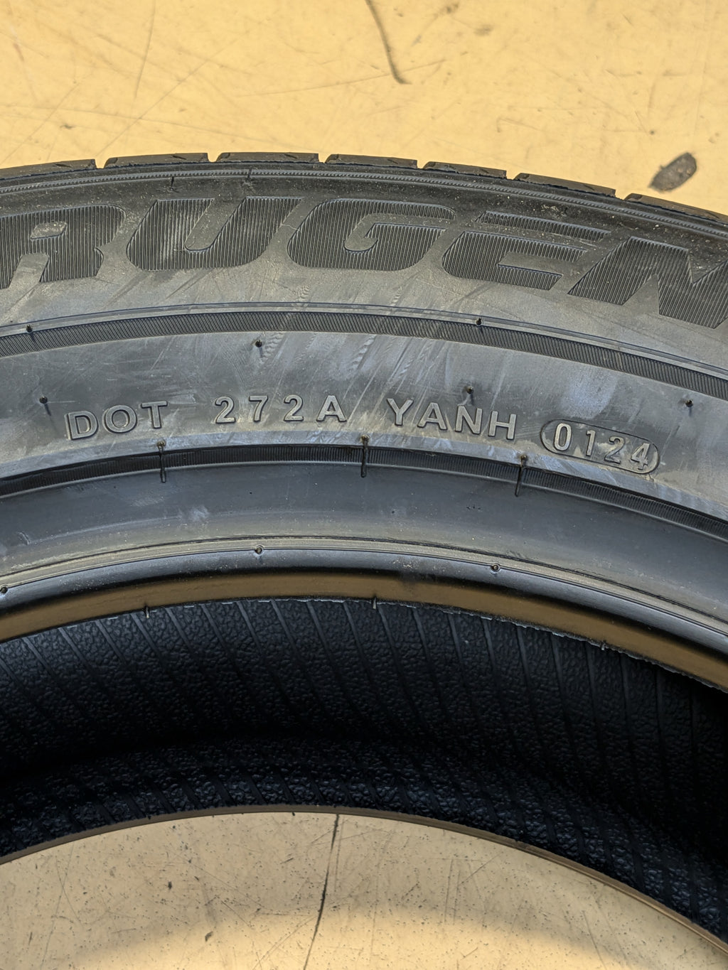 KUMHO CRUGEN PREMIUM KL33 225 60 17 99H 2172063 ALL SEASON TIRE