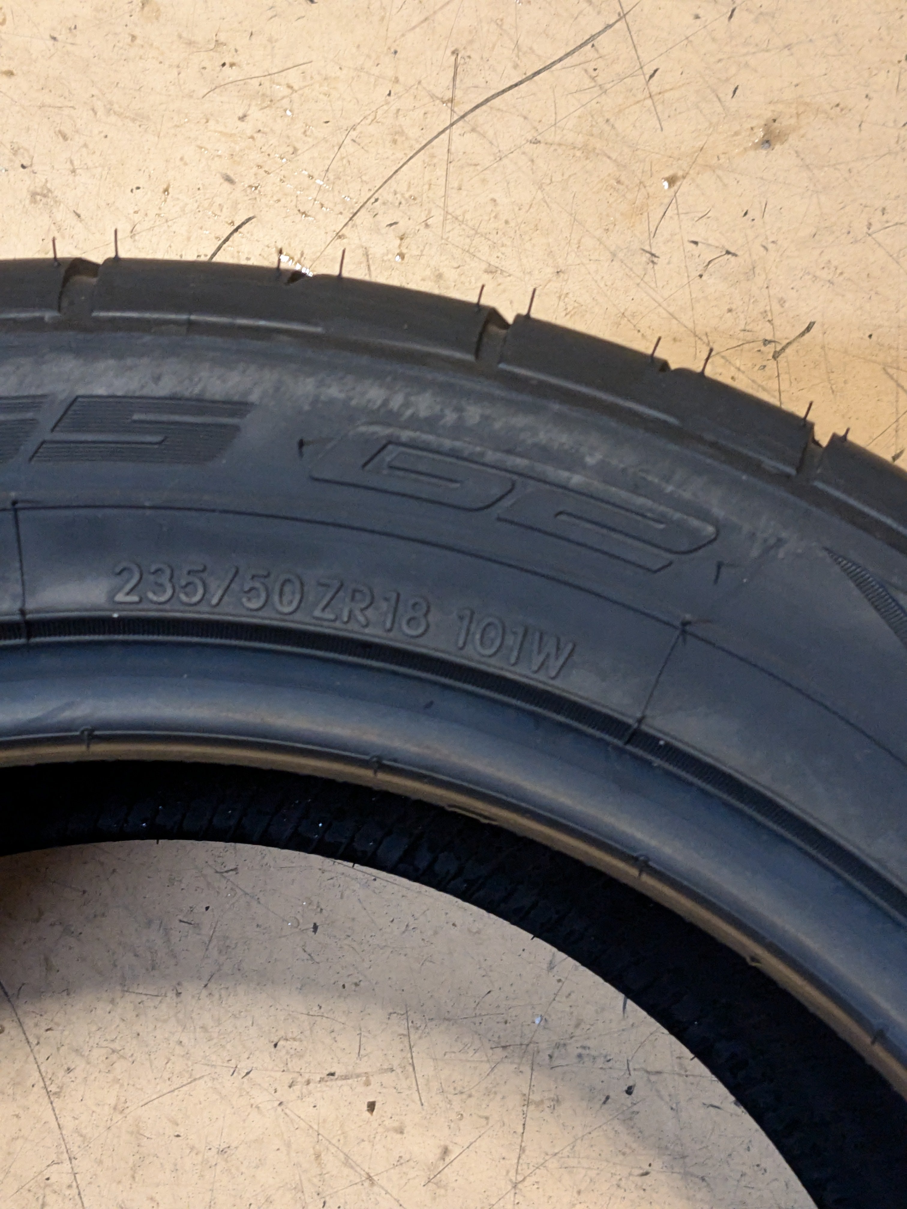 NITTO NT555 G2 235 50 18 101W SUMMER PERFORMANCE TIRE 211120