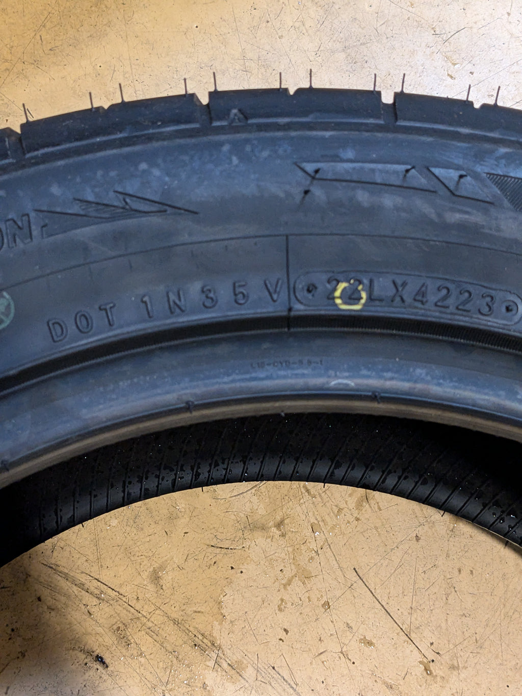 NITTO NT555 G2 235 50 18 101W SUMMER PERFORMANCE TIRE 211120