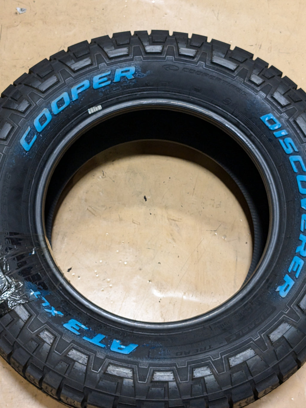 COOPER DISCOVERER AT3 XLT WL LT 285 65 18 125/122S LRE 10PLY ALL TERRAIN TIRE 90000032603