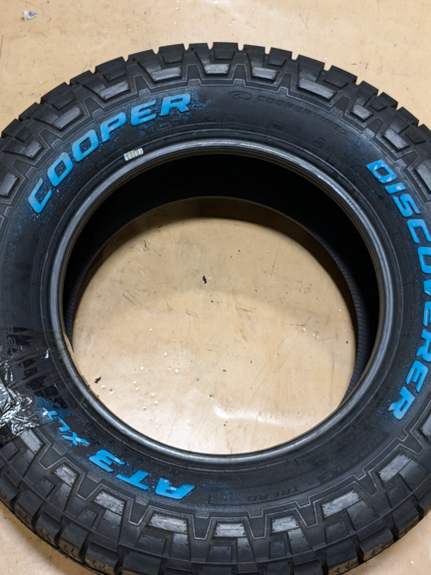 COOPER DISCOVERER AT3 XLT WL LT 285 65 18 125/122S LRE 10PLY ALL TERRAIN TIRE 90000032603