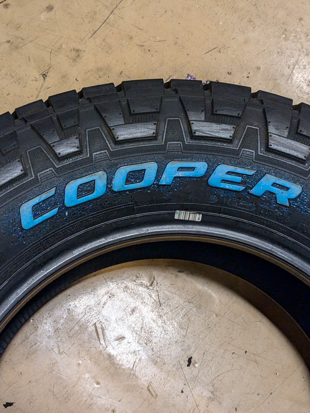 COOPER DISCOVERER AT3 XLT WL LT 285 65 18 125/122S LRE 10PLY ALL TERRAIN TIRE 90000032603