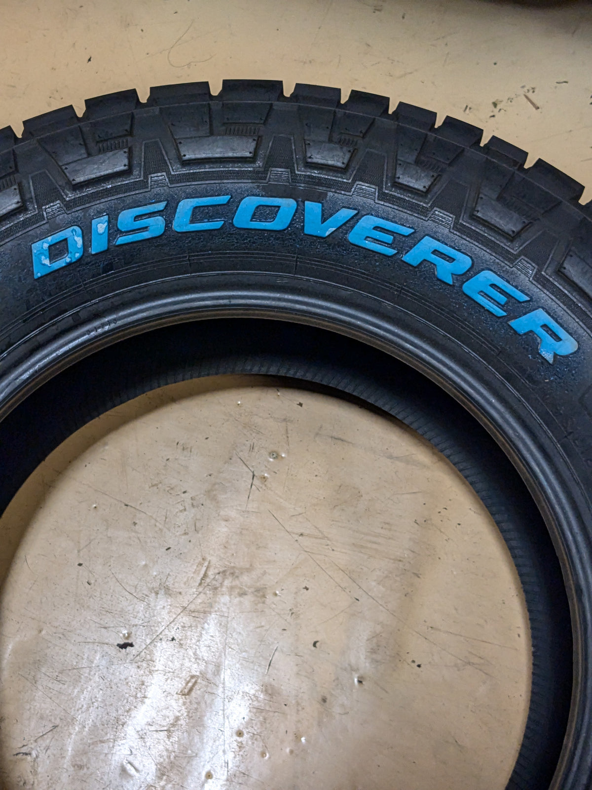COOPER DISCOVERER AT3 XLT WL LT 285 65 18 125/122S LRE 10PLY ALL TERRAIN TIRE 90000032603