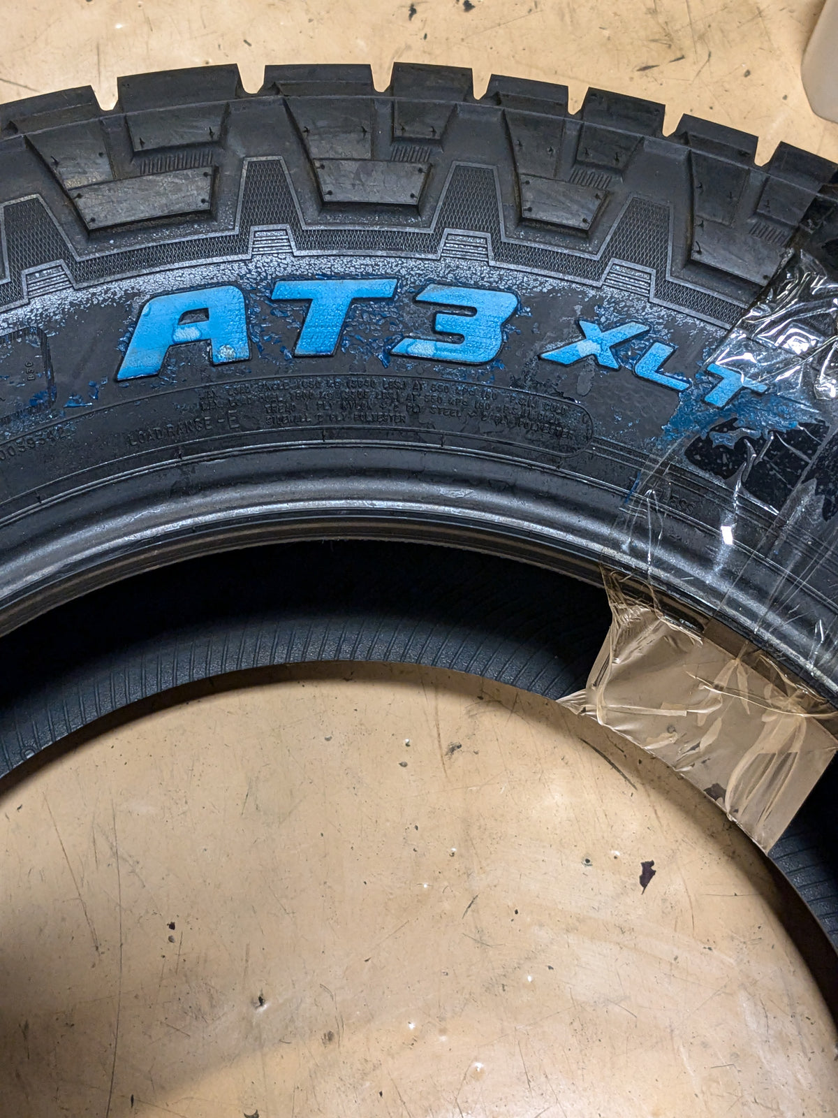COOPER DISCOVERER AT3 XLT WL LT 285 65 18 125/122S LRE 10PLY ALL TERRAIN TIRE 90000032603