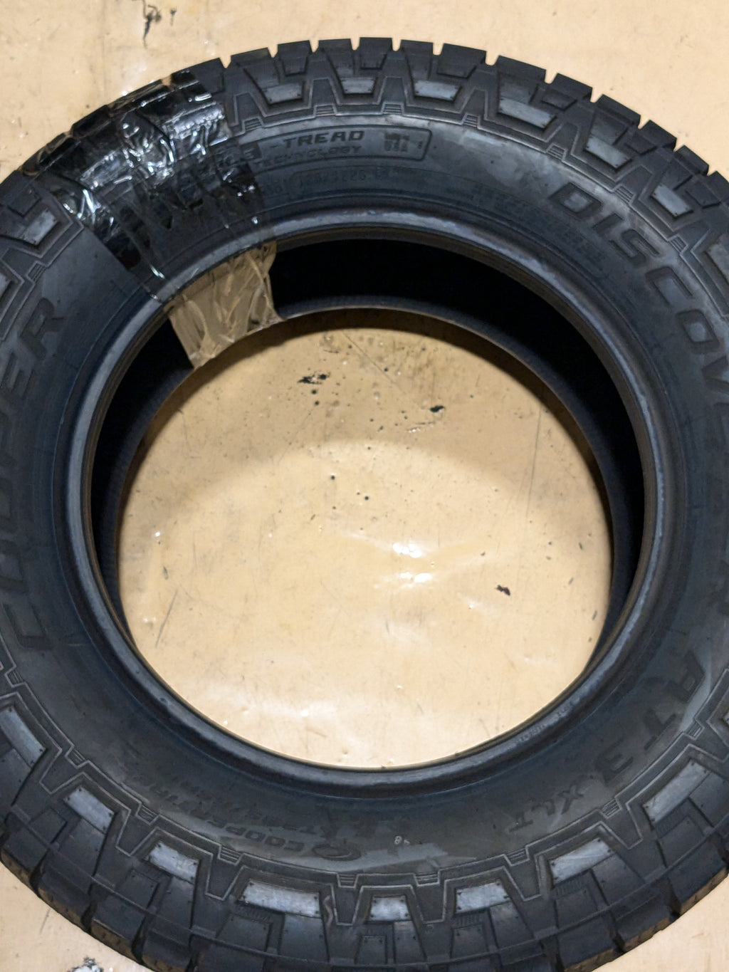 COOPER DISCOVERER AT3 XLT WL LT 285 65 18 125/122S LRE 10PLY ALL TERRAIN TIRE 90000032603