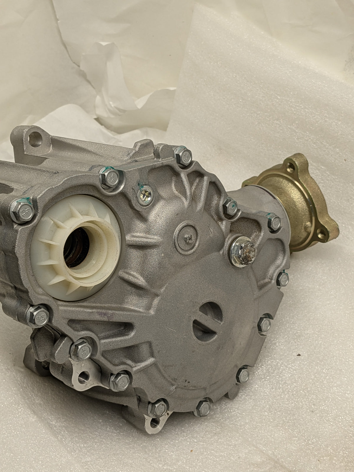 FORD POWER TAKE OFF ASSEMBLY WITH TRANSFER CASE ASSEMBLY